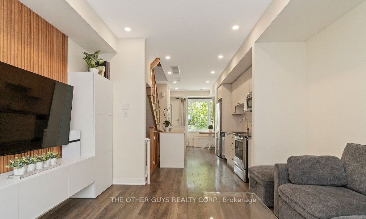 19 Thomas Mulholland Drive, Toronto, ON M3K 0B5 photo 2
