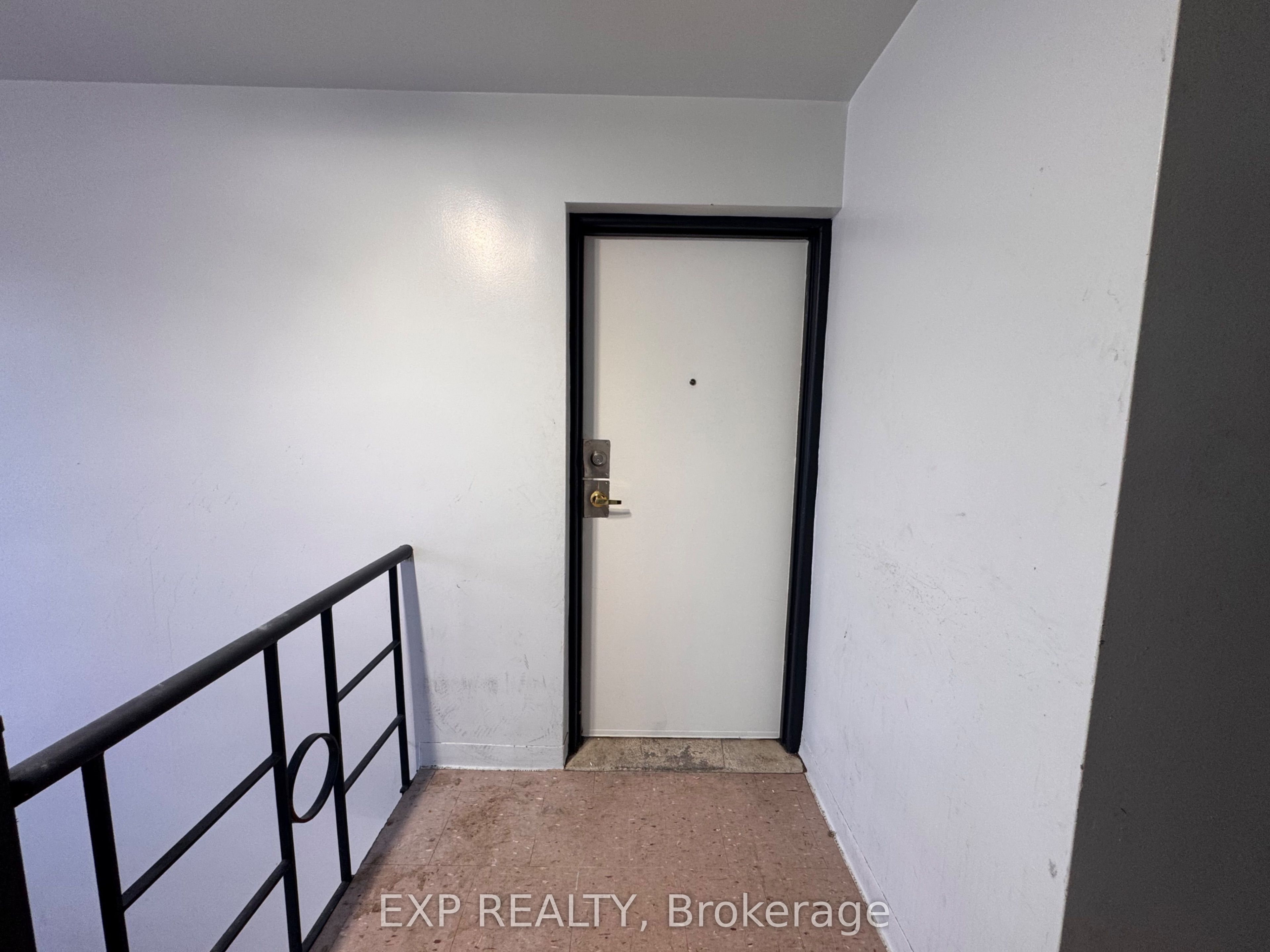 256 Lakeshore Road E 3, Mississauga, ON L5G 1G9 photo 5