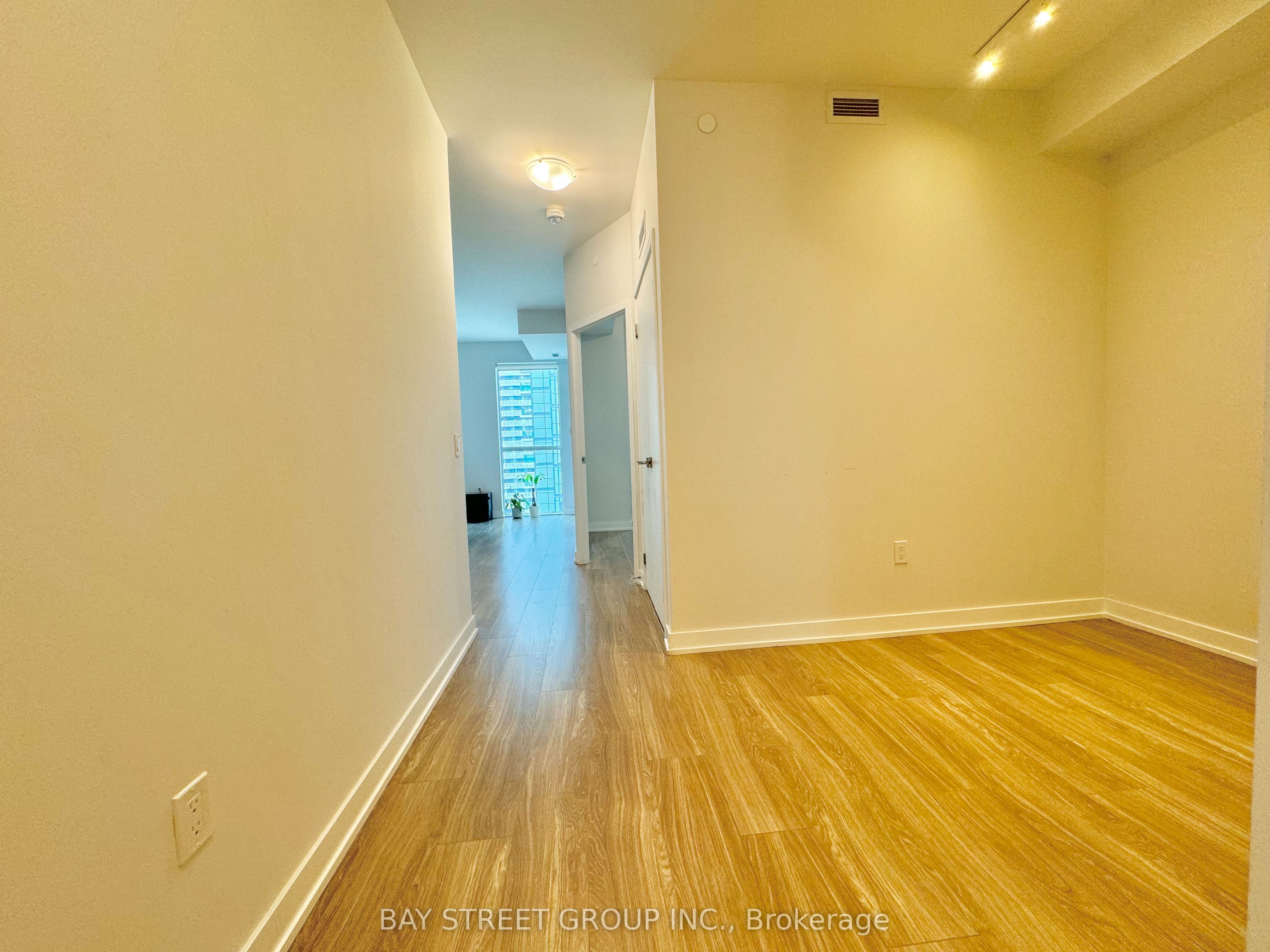 4055 Parkside Village Drive 2317, Mississauga, ON L5B 0K8 photo 4