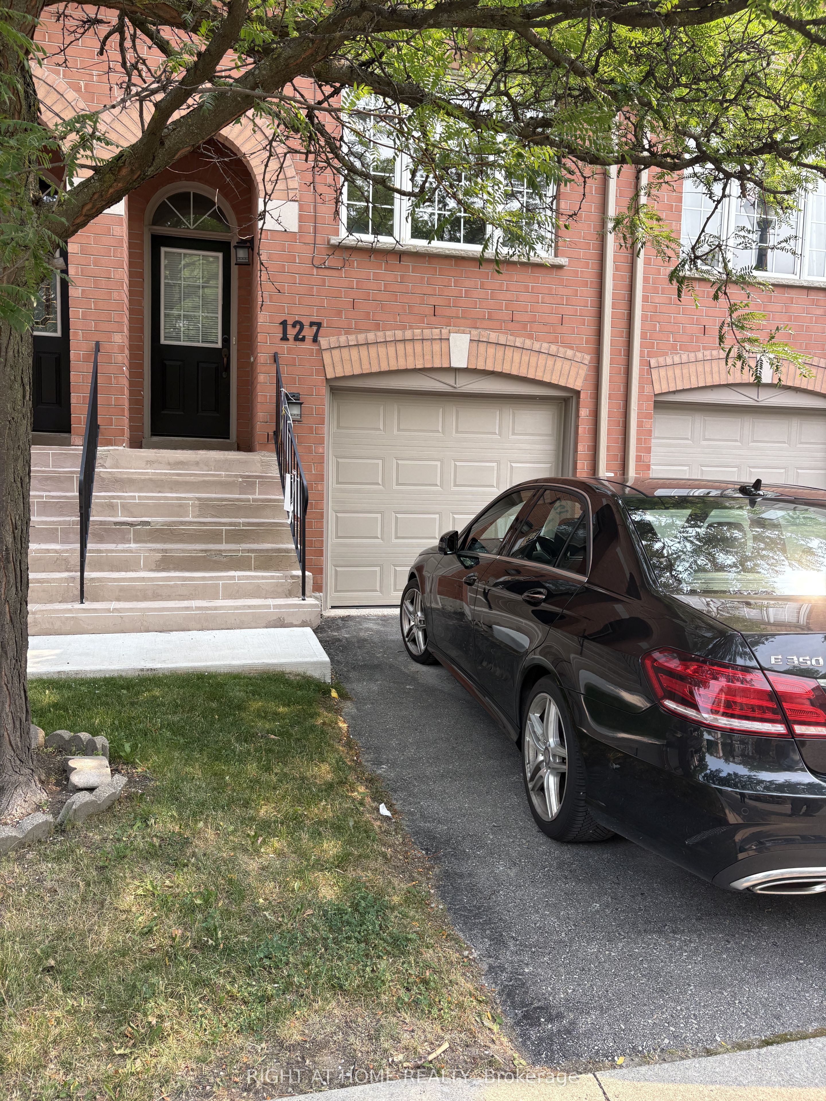 5030 Heatherleigh Avenue 127, Mississauga, ON L5V 2G7