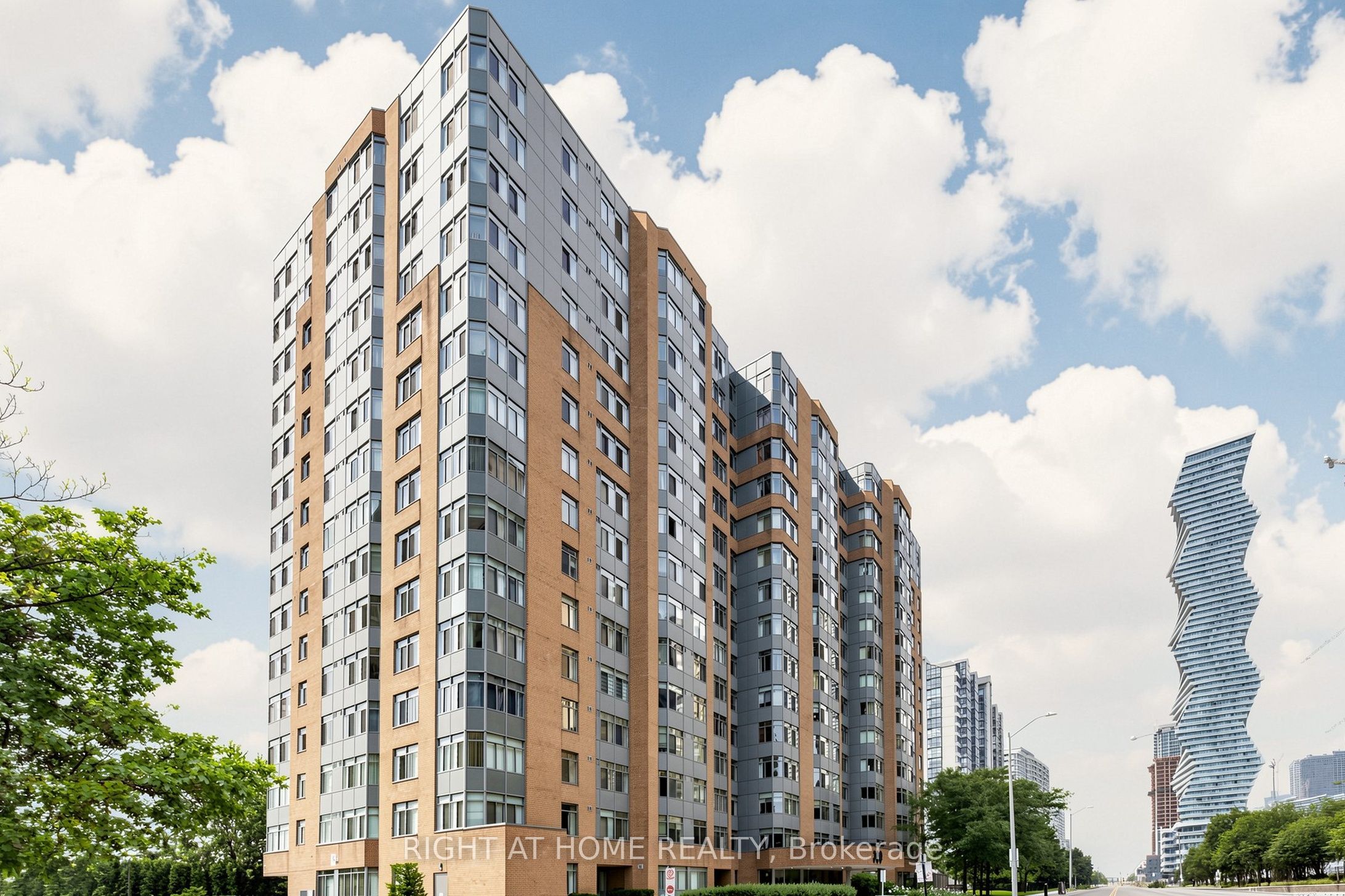 300 Webb Drive PH9, Mississauga, ON L5B 3W3