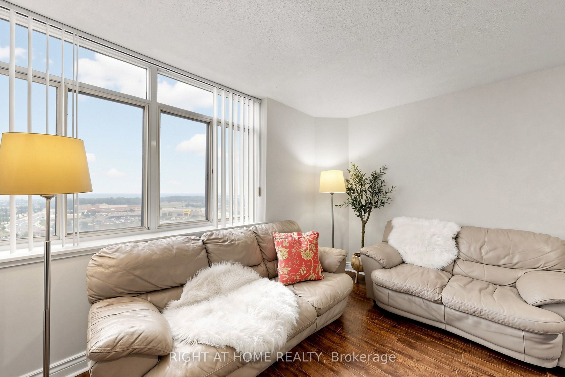 300 Webb Drive PH9, Mississauga, ON L5B 3W3 photo 4