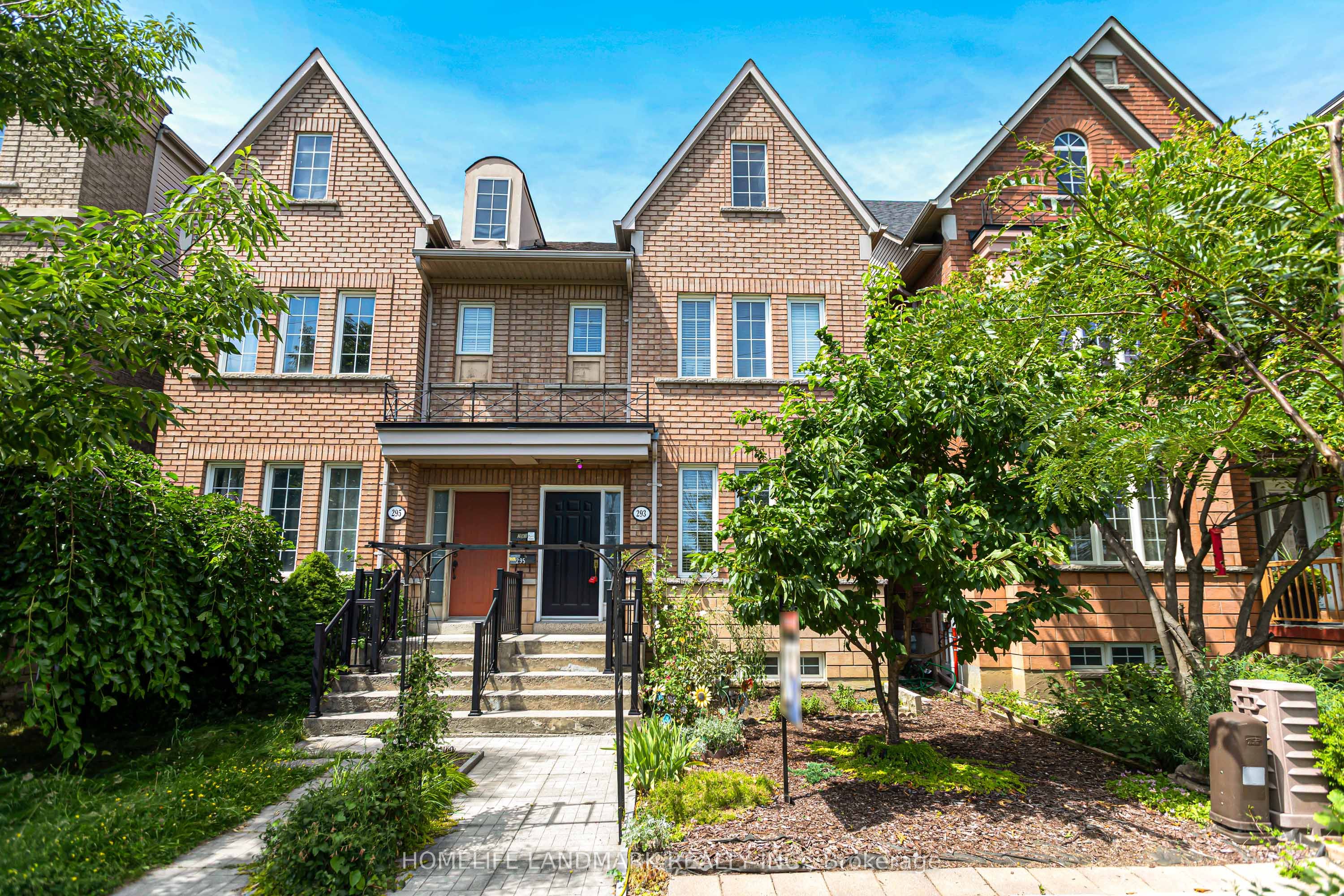 293 Murray Ross Parkway, Toronto, ON M3J 3N7