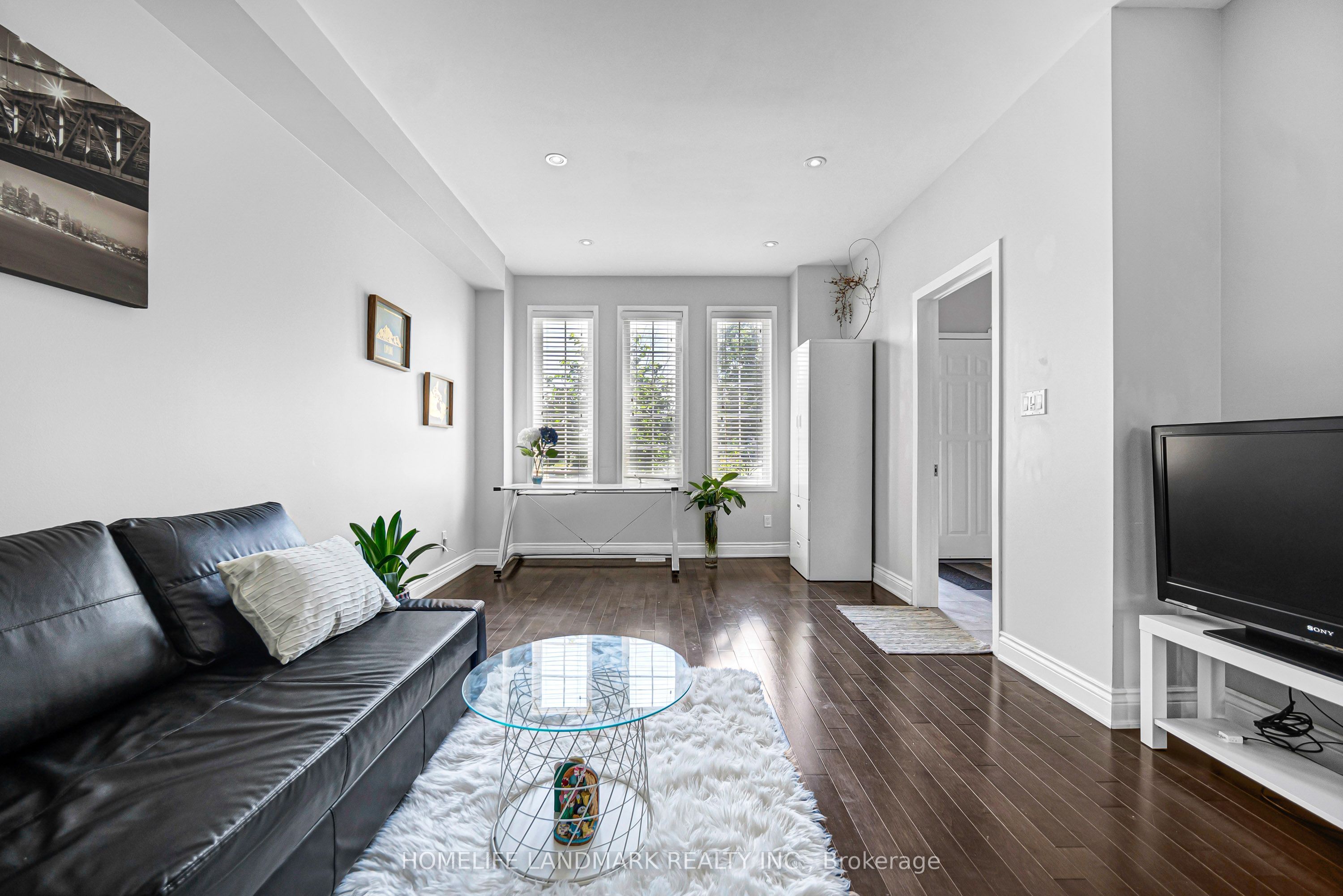 293 Murray Ross Parkway, Toronto, ON M3J 3N7 photo 4
