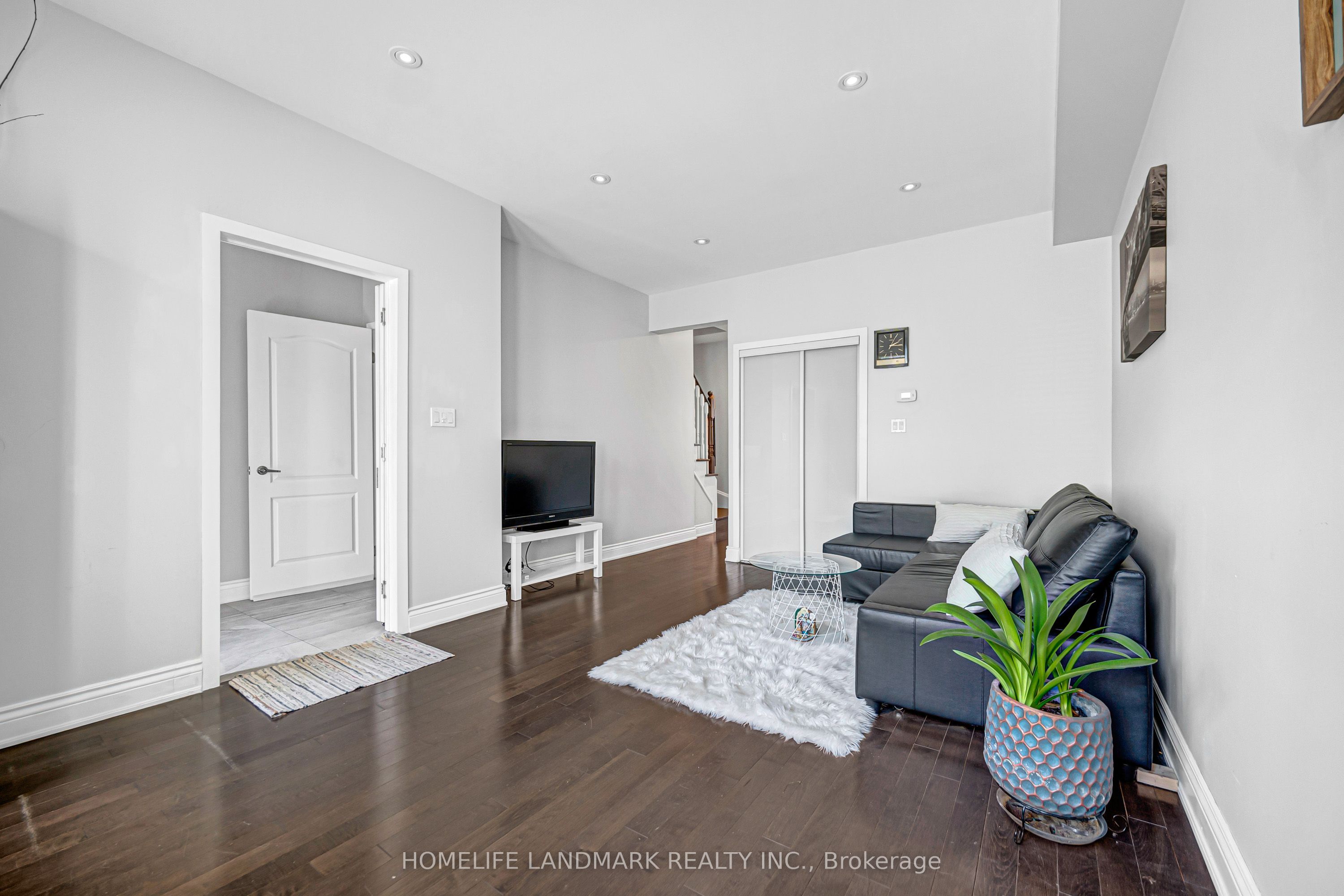 293 Murray Ross Parkway, Toronto, ON M3J 3N7 photo 5