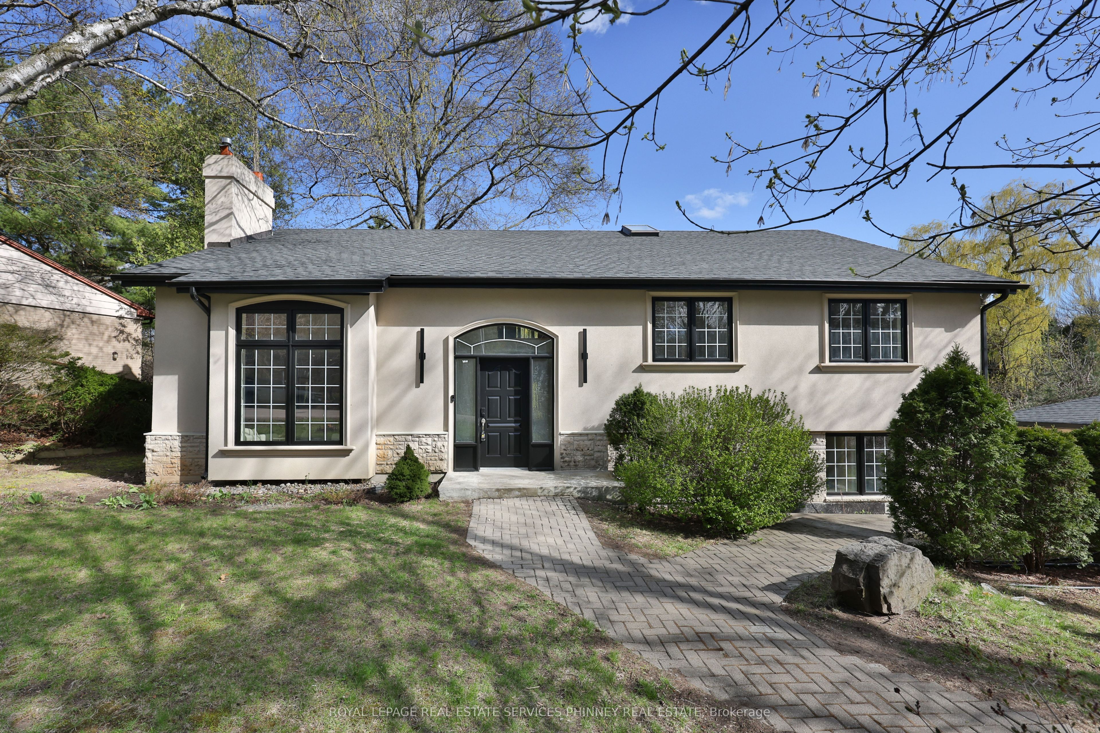 1340 Contour Drive, Mississauga, ON L5H 1B2