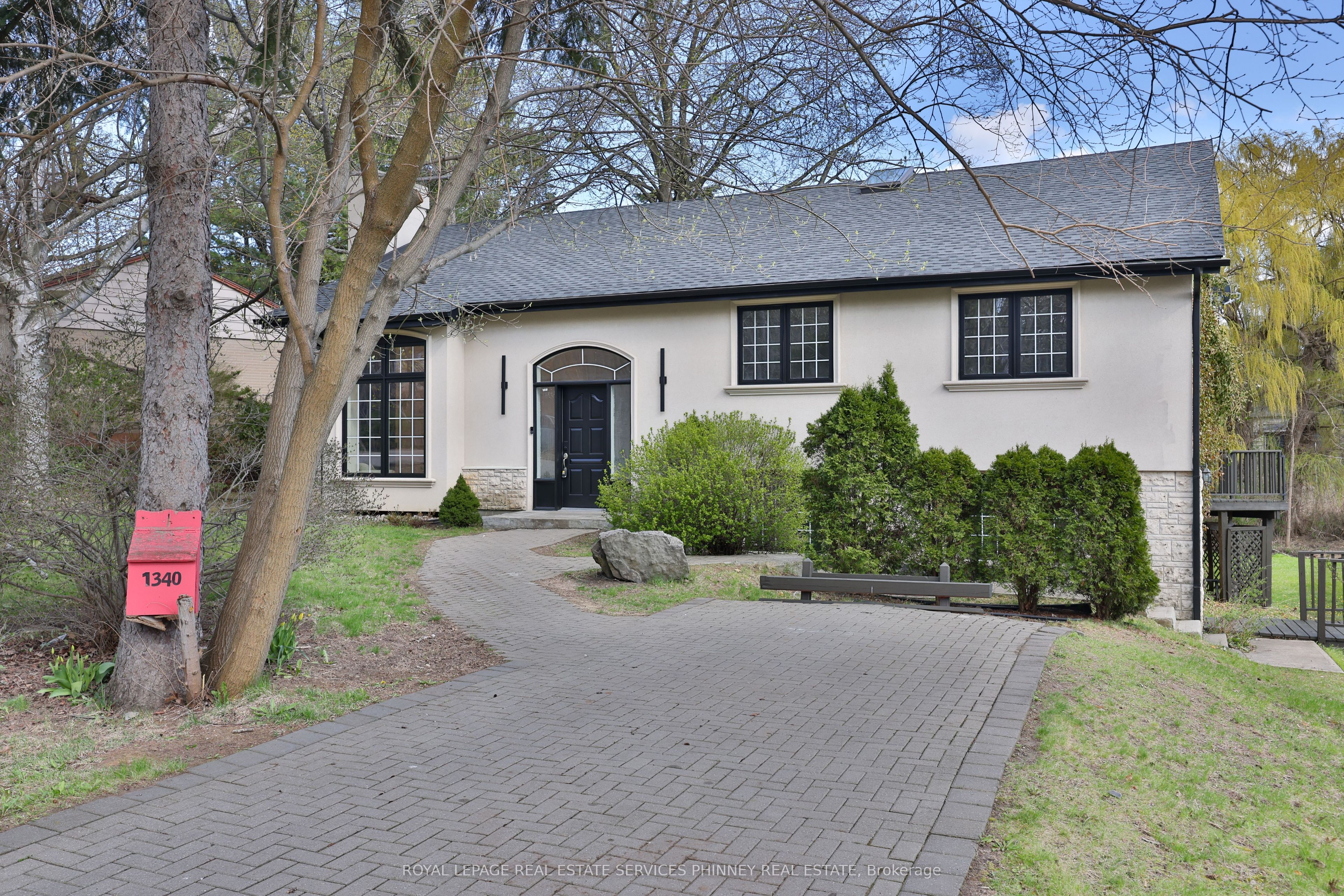 1340 Contour Drive, Mississauga, ON L5H 1B2 photo 5