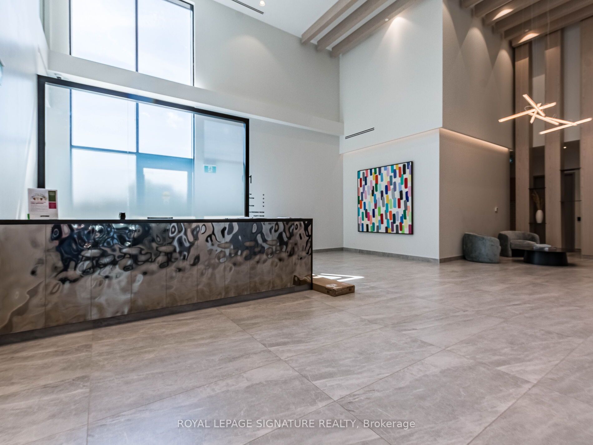 86 Dundas Street E 1415, Mississauga, ON L5A 0B1 photo 3