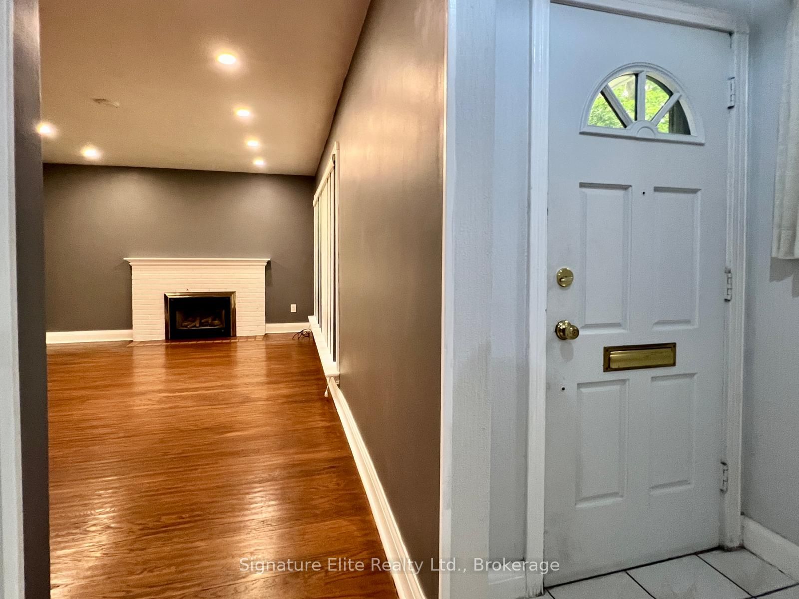 34 Ovida Avenue Upper, Toronto, ON M9B 1E1 photo 3
