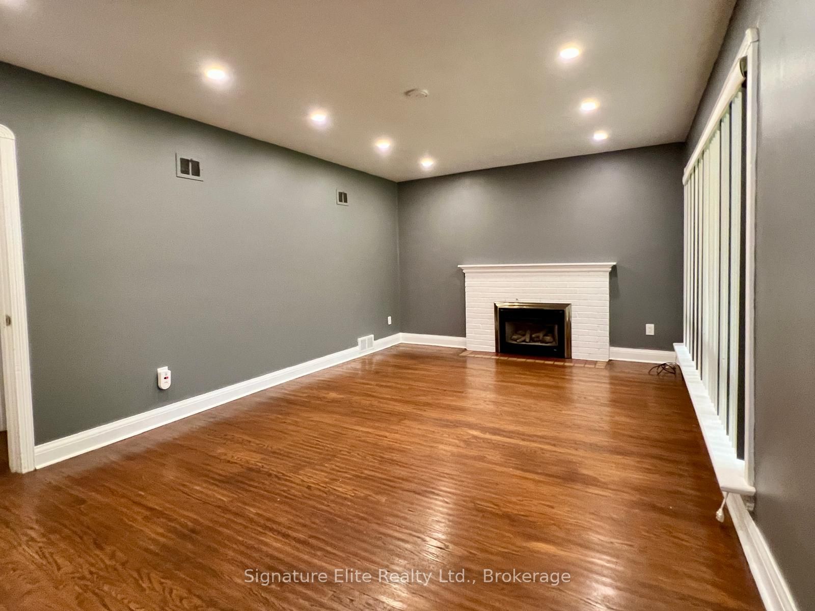 34 Ovida Avenue Upper, Toronto, ON M9B 1E1 photo 4