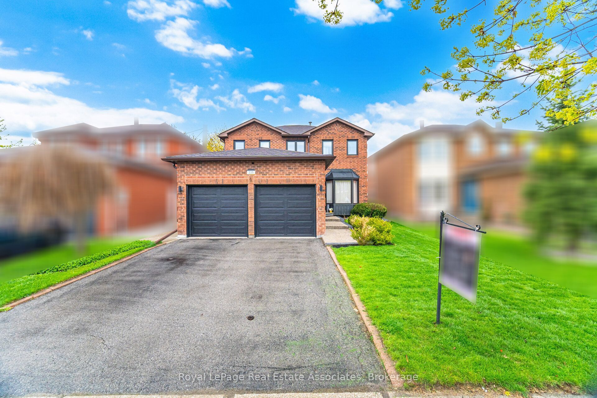 225 Barber Drive, Halton Hills, ON L7G 5K5 photo 2