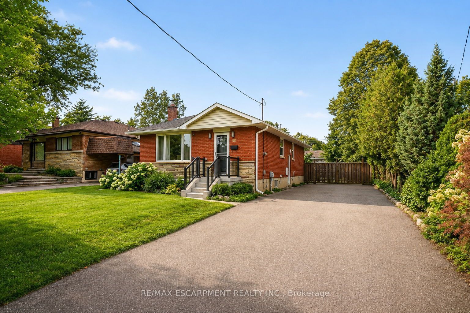 715 Drury Lane, Burlington, ON L7R 2X9 photo 2