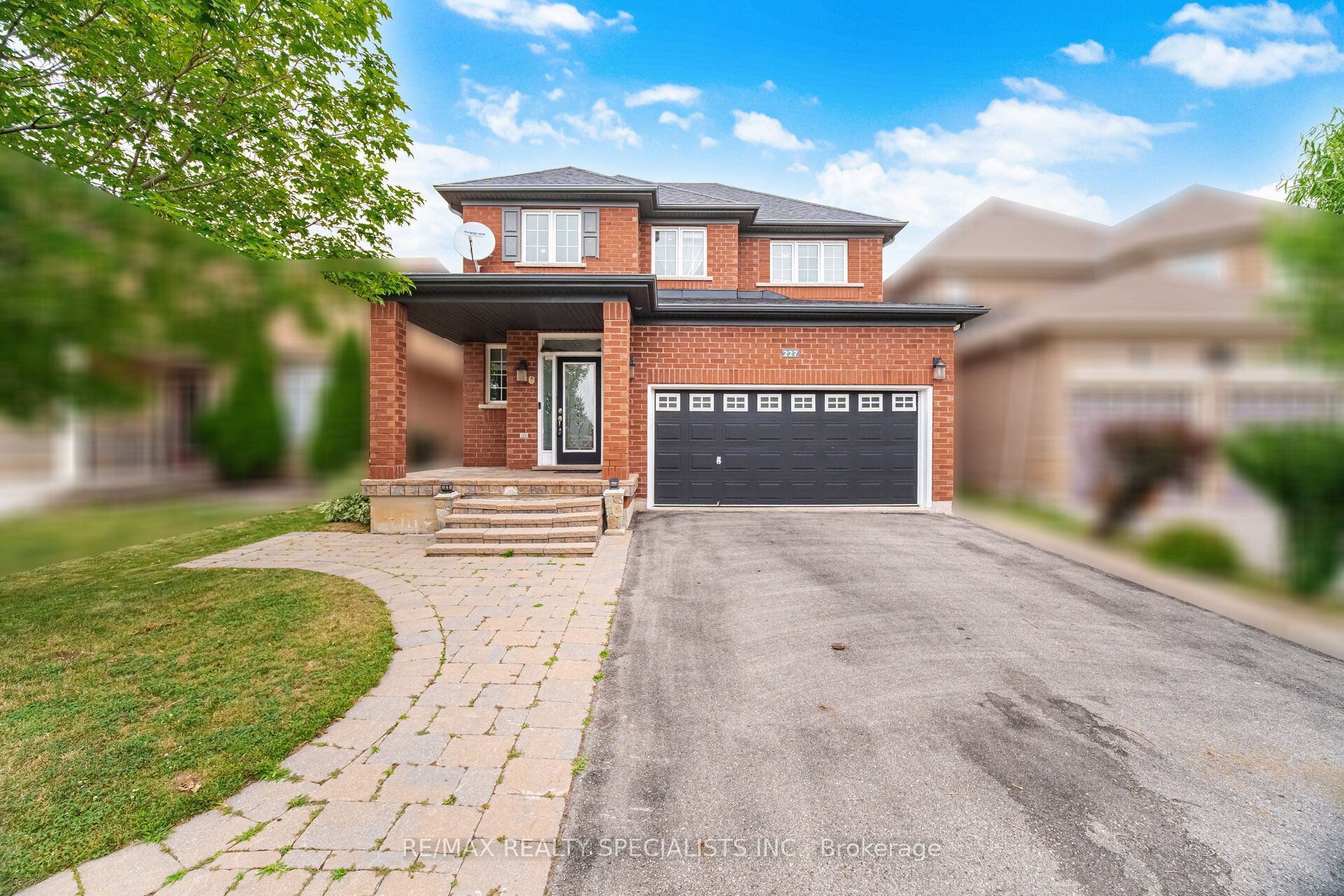 227 Minto Crescent, Milton, ON L9T 7P4 photo 2
