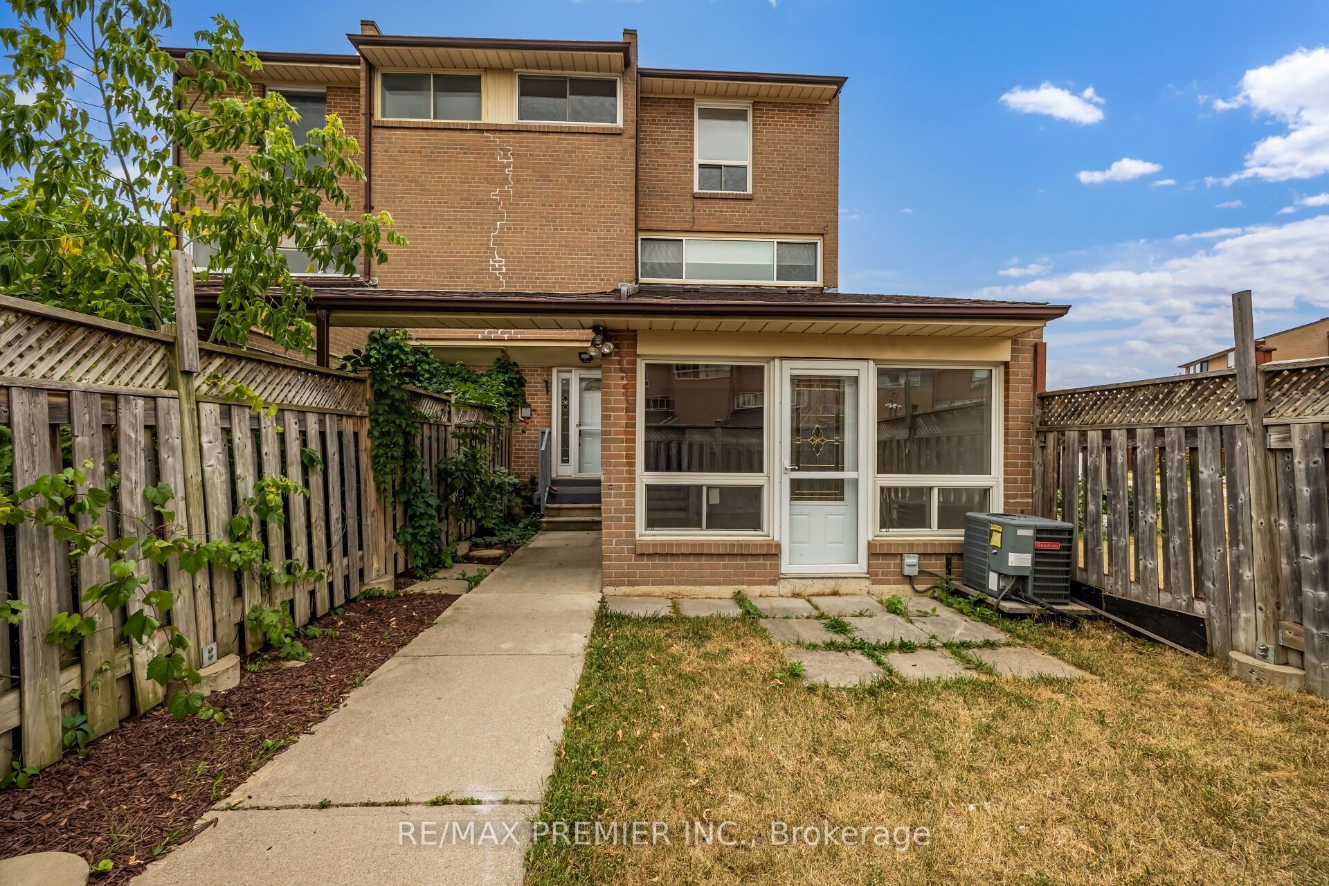 248 John Garland Boulevard 82, Toronto, ON M9V 1N8