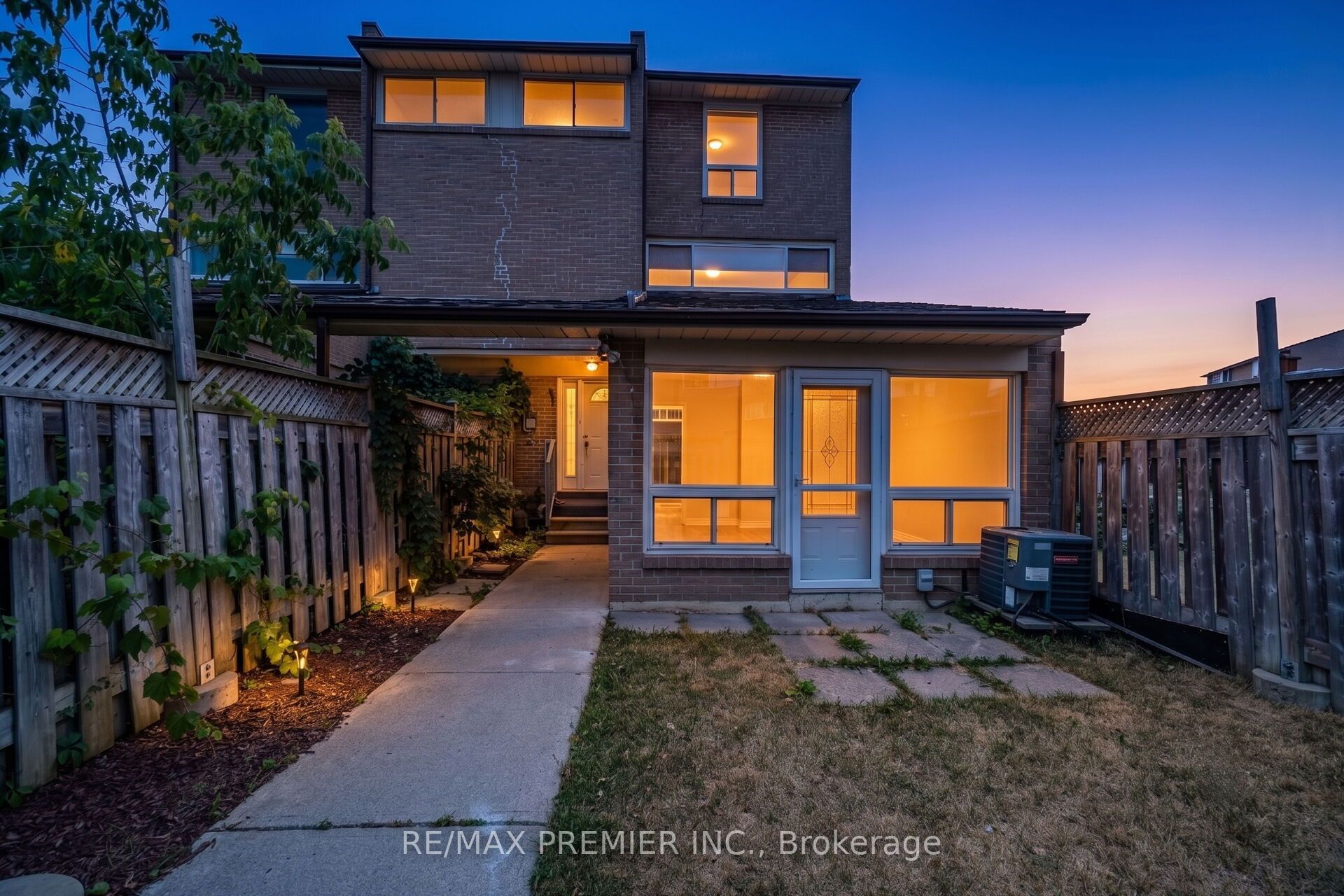 248 John Garland Boulevard 82, Toronto, ON M9V 1N8 photo 2