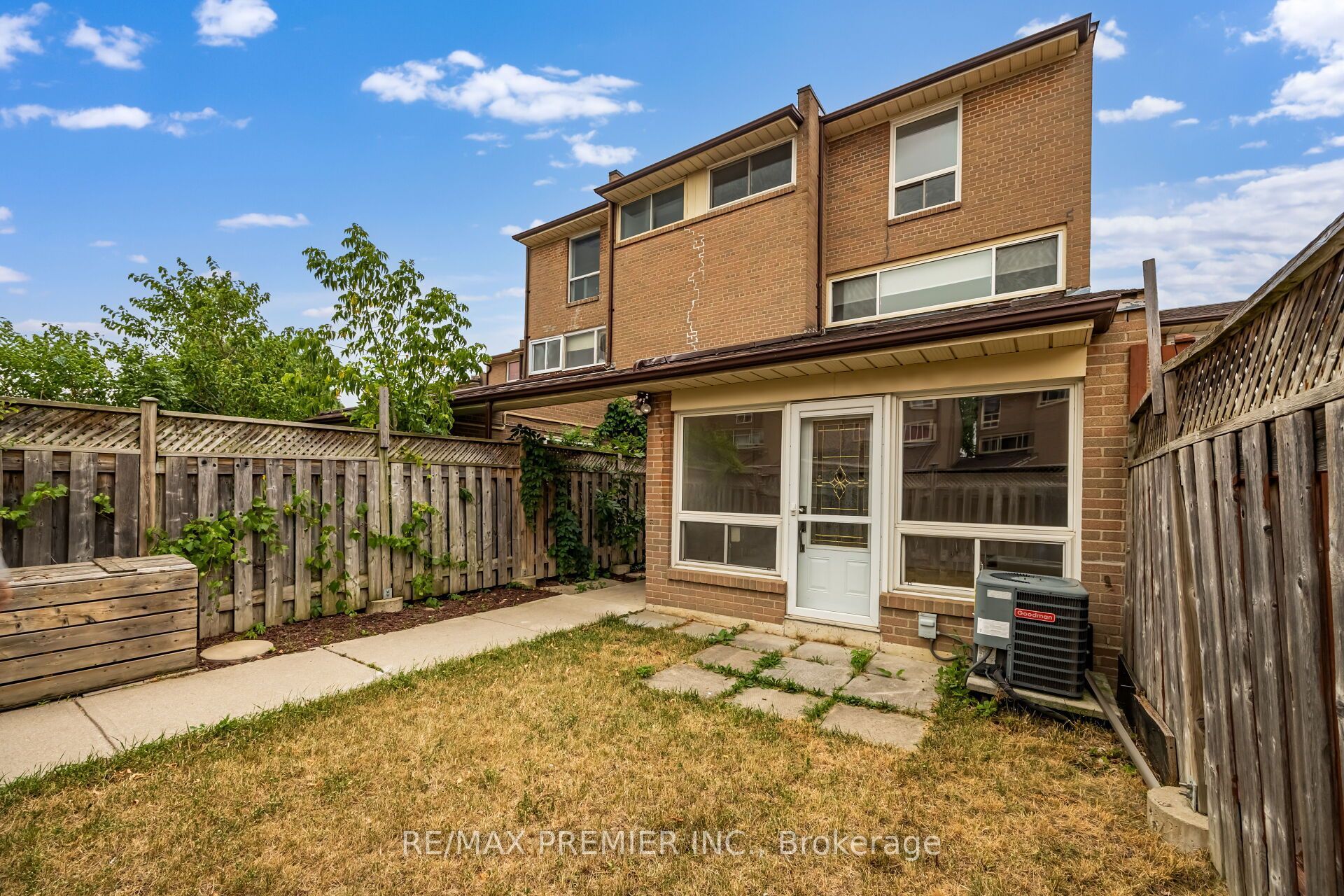 248 John Garland Boulevard 82, Toronto, ON M9V 1N8 photo 3