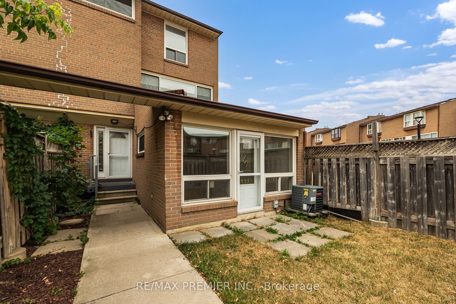 248 John Garland Boulevard 82, Toronto, ON M9V 1N8 photo 4