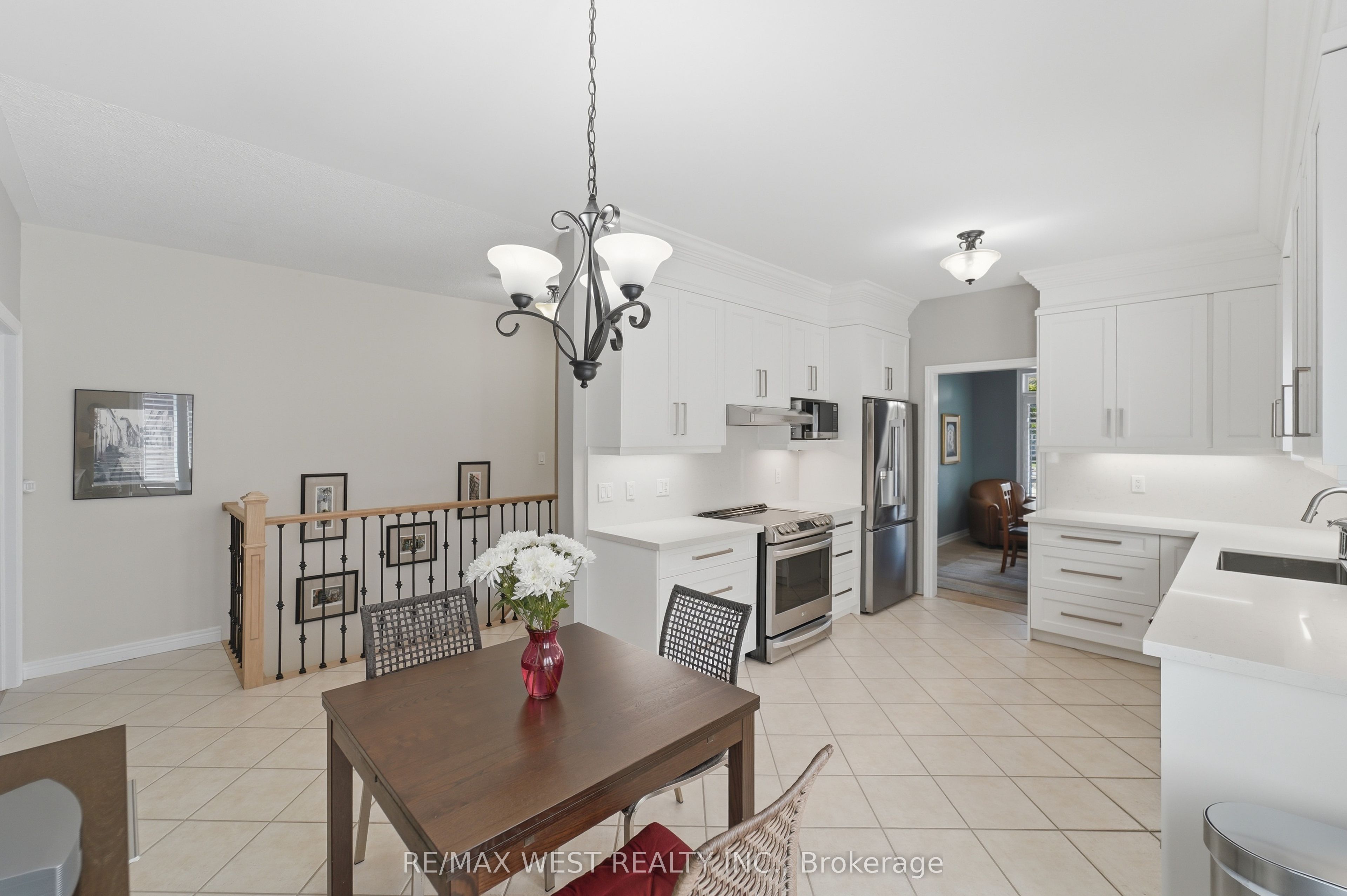 184 Tanners Drive, Halton Hills, ON L7J 3A8 photo 3