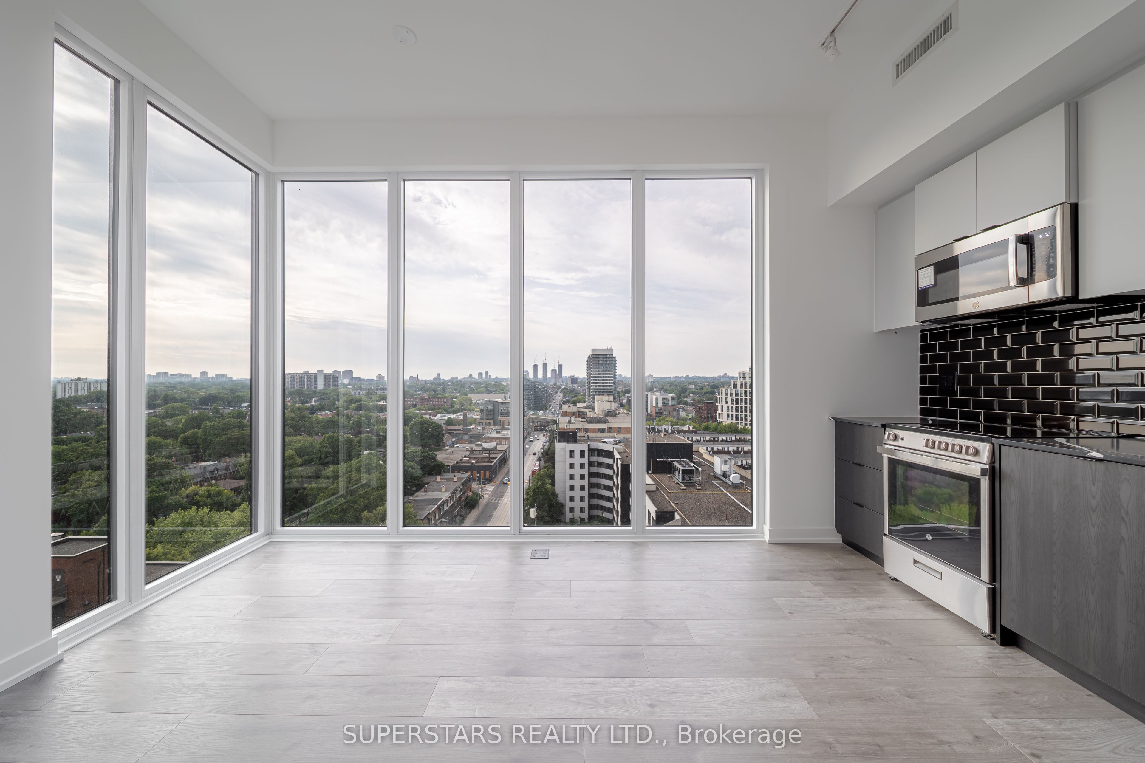 285 Dufferin Street 1124, Toronto, ON M6K 0J2 photo 5