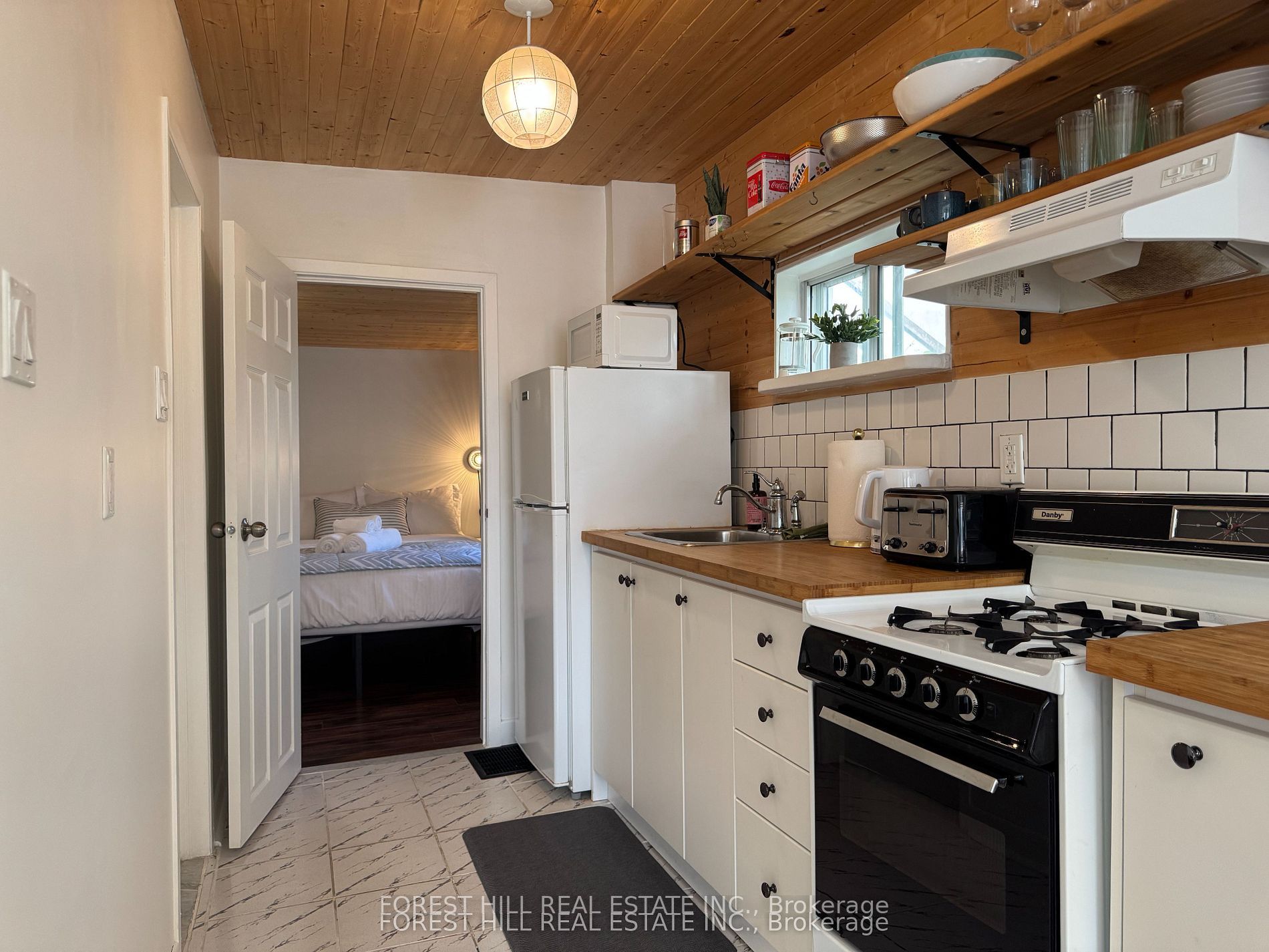 325 Westmoreland Avenue N, Toronto, ON M6H 3A6 photo 5