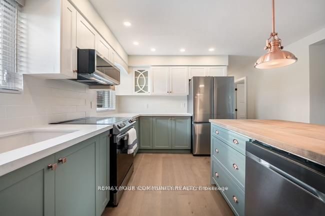 42 Lockerbie Avenue Main, Toronto, ON M9N 3A2 photo 2