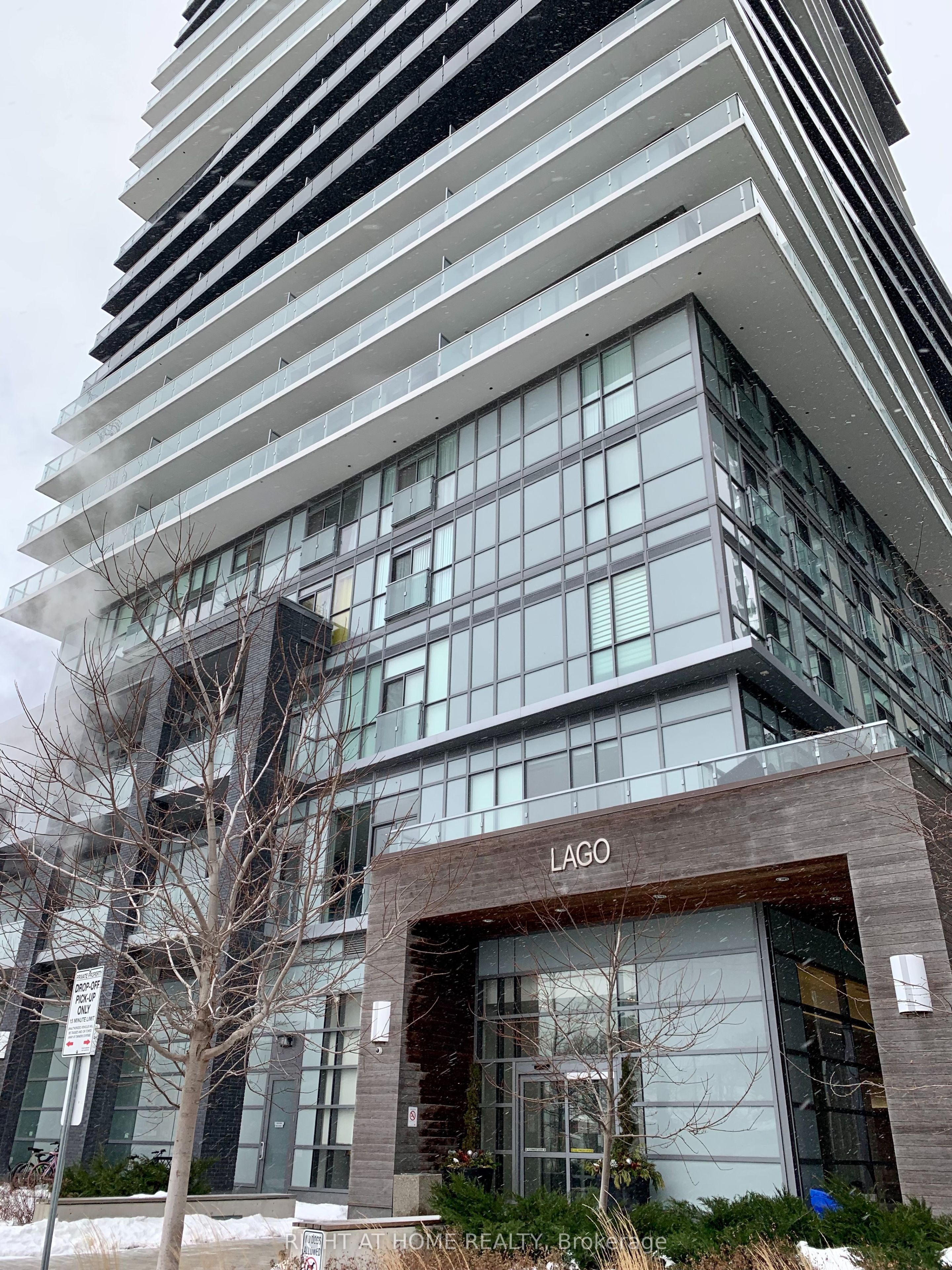 56 ANNIE CRAIG Drive 4805, Toronto, ON M8V 0C8