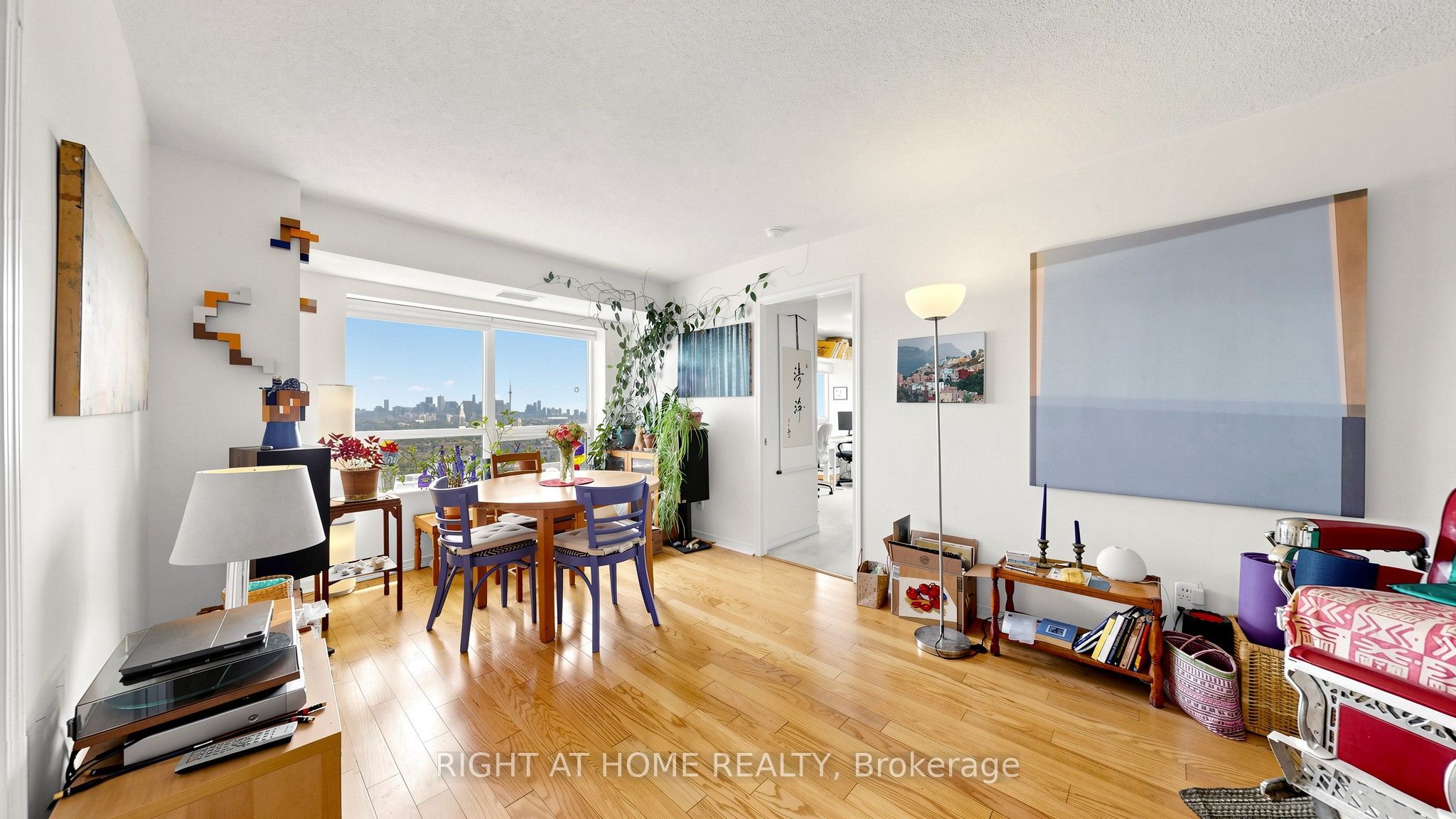 60 Heintzman Street 2206, Toronto, ON M6P 5A1