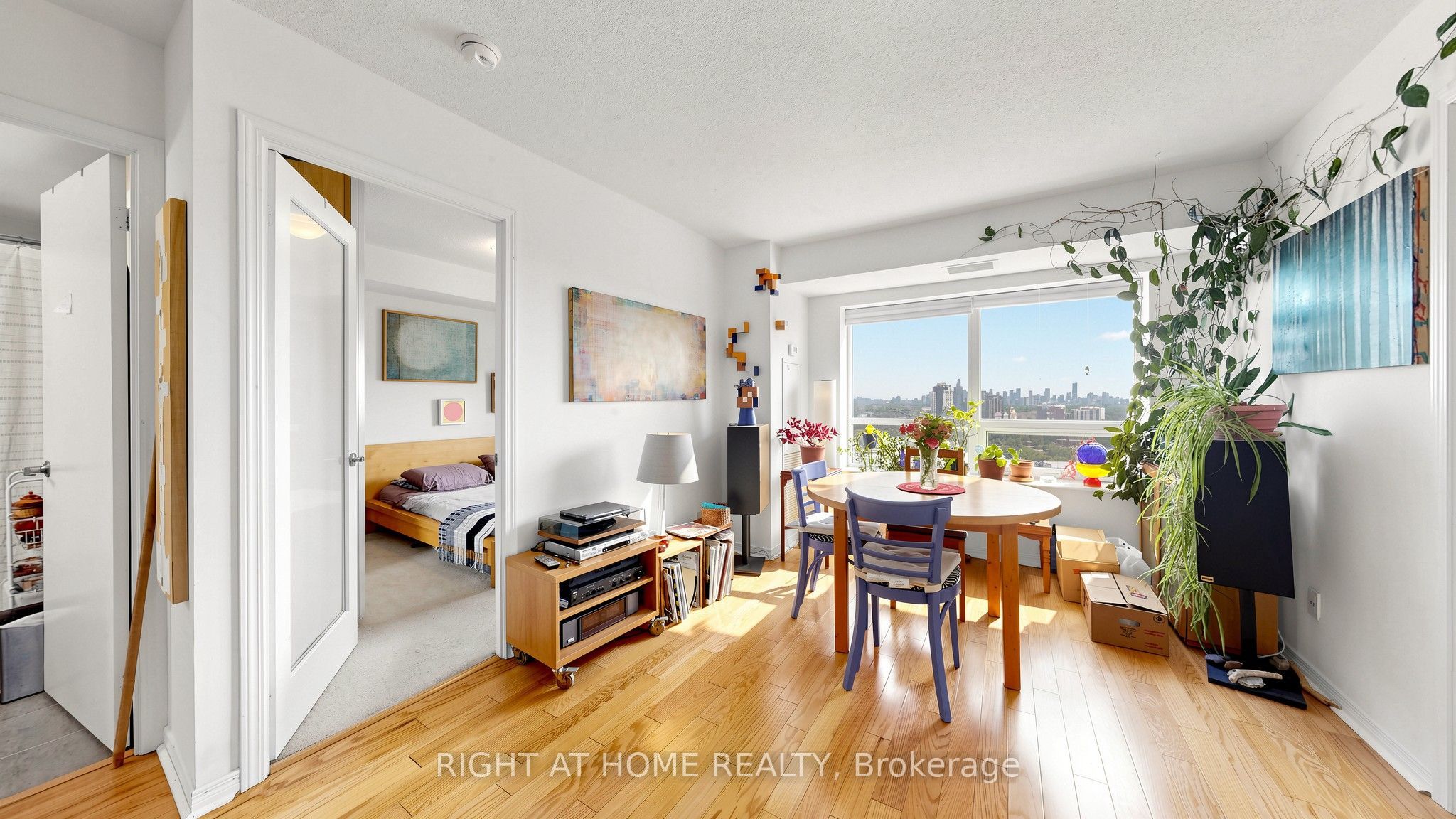 60 Heintzman Street 2206, Toronto, ON M6P 5A1 photo 2