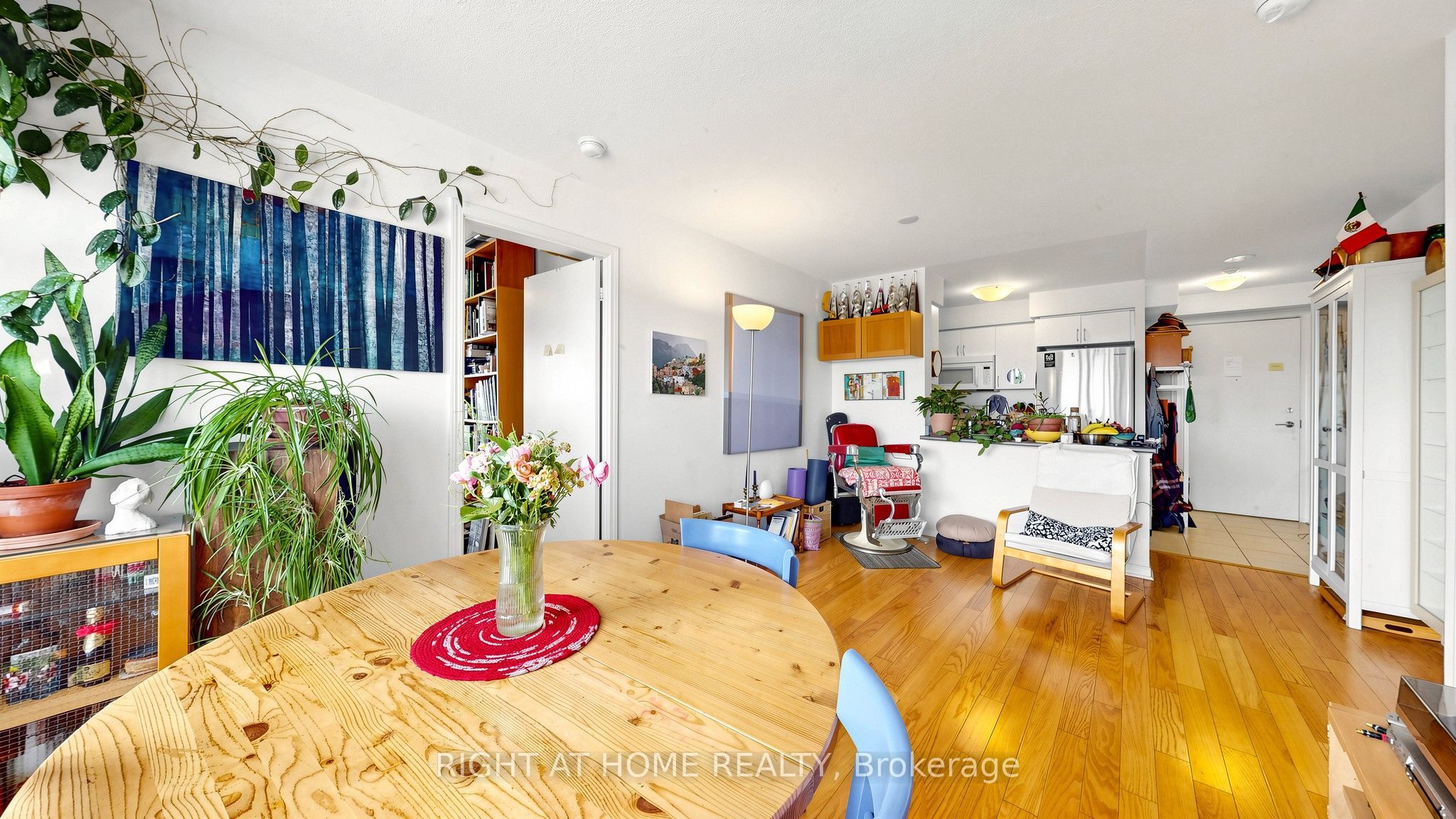 60 Heintzman Street 2206, Toronto, ON M6P 5A1 photo 3