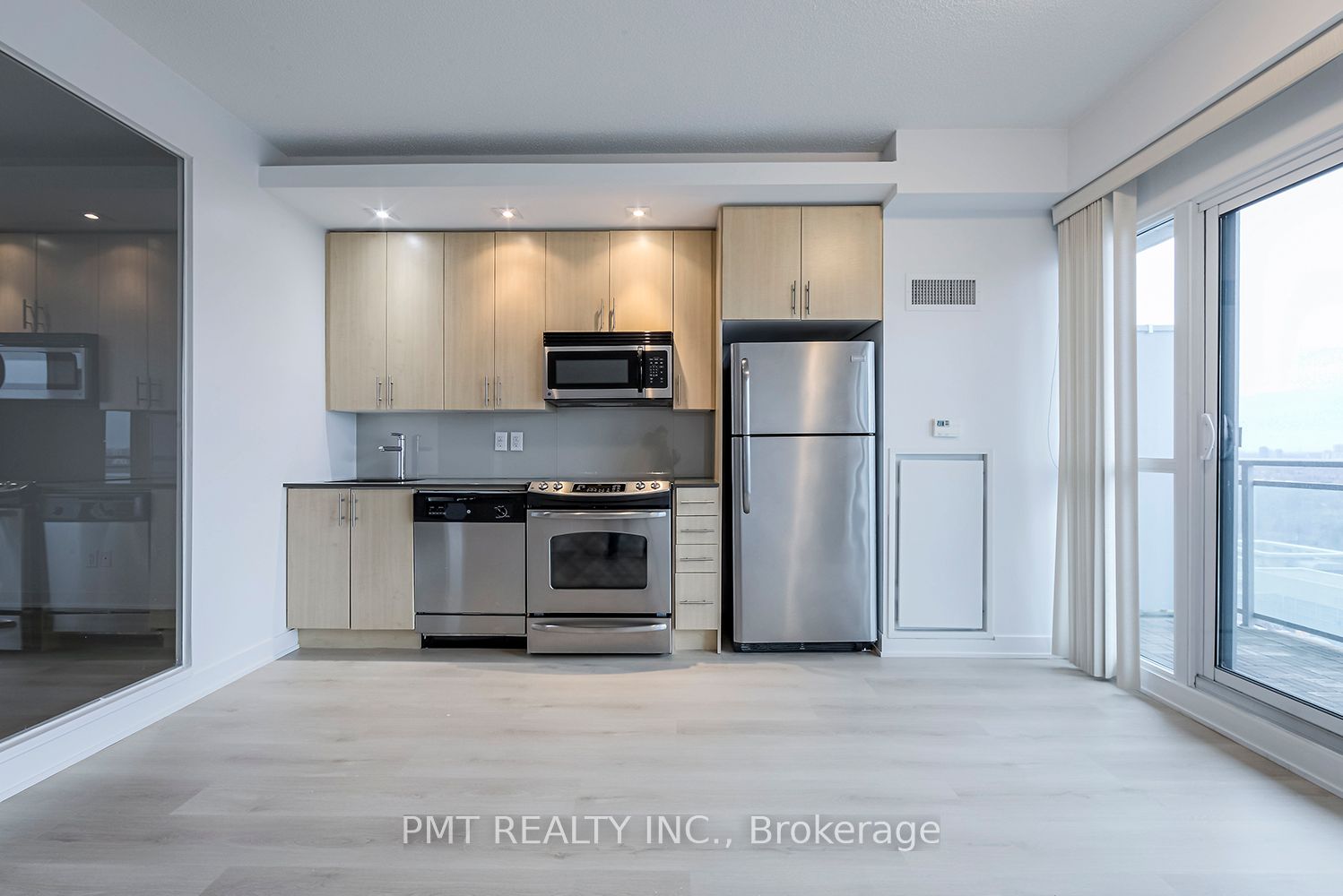 165 Legion Road N 2722, Toronto, ON M8Y 0B3 photo 5