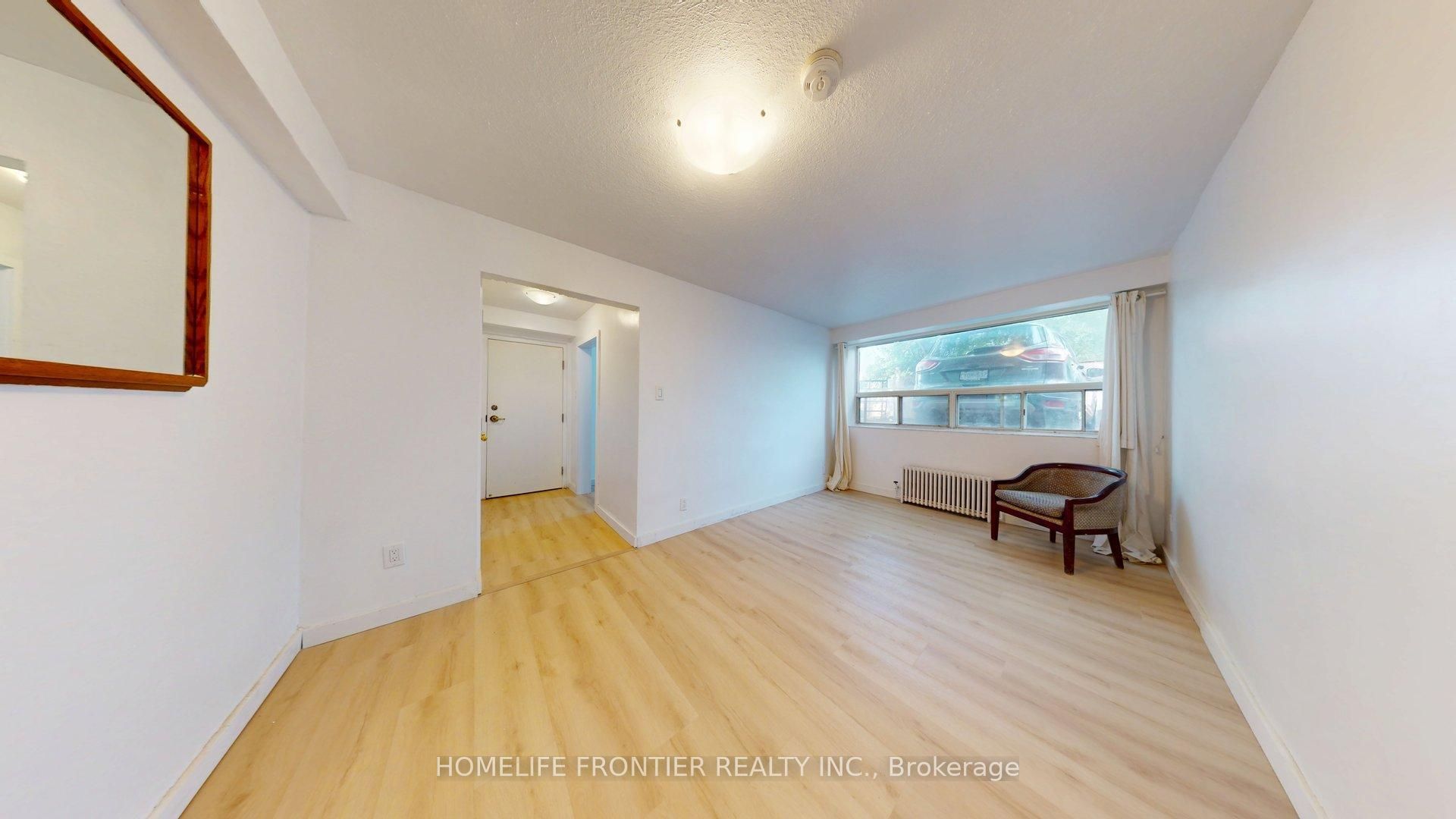 1110 Weston Road #2, Toronto, ON M6N 3S4
