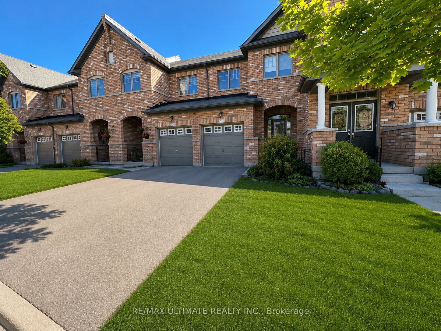 31 Davenfield Circle, Brampton, ON L6P 4M2