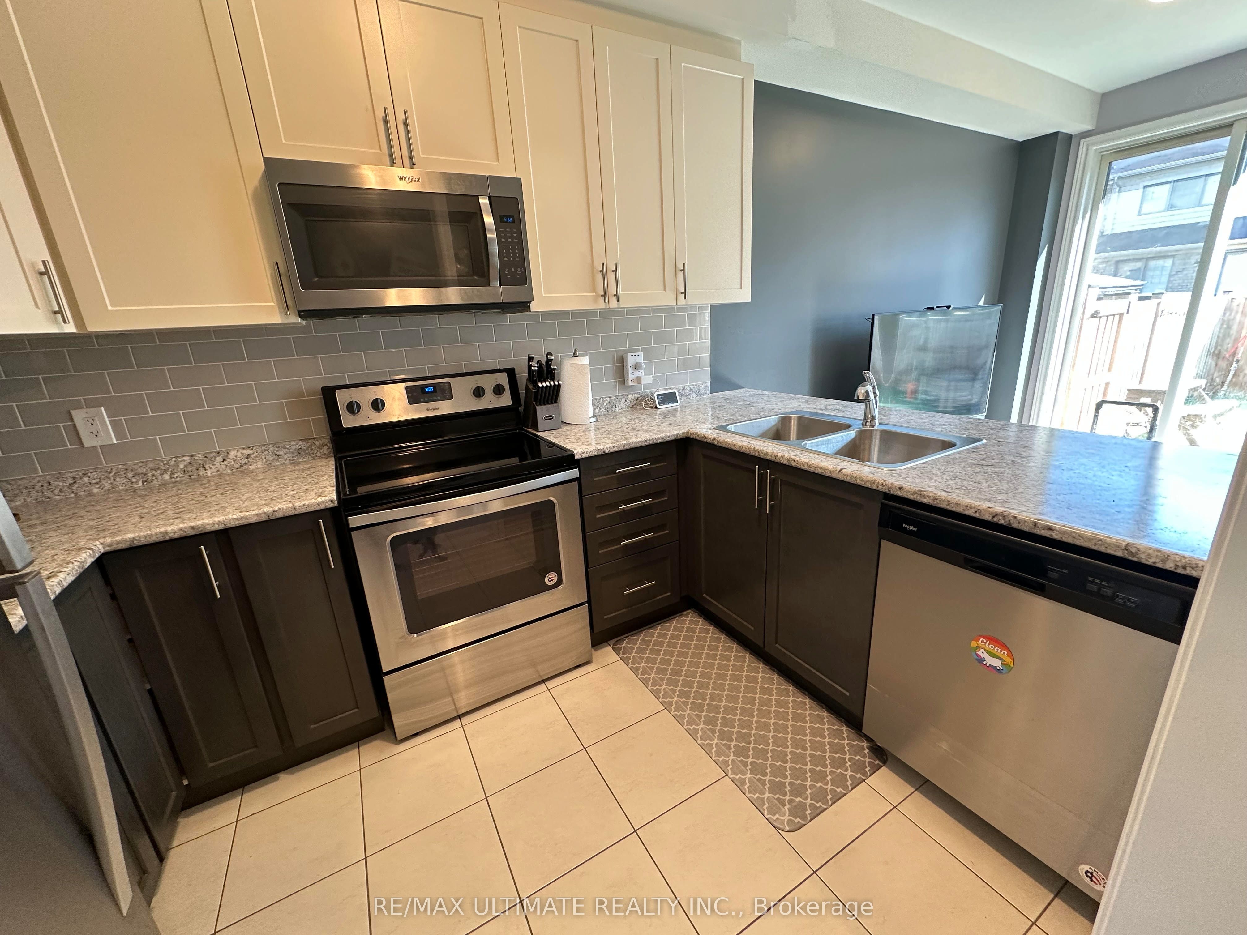 31 Davenfield Circle, Brampton, ON L6P 4M2 photo 2