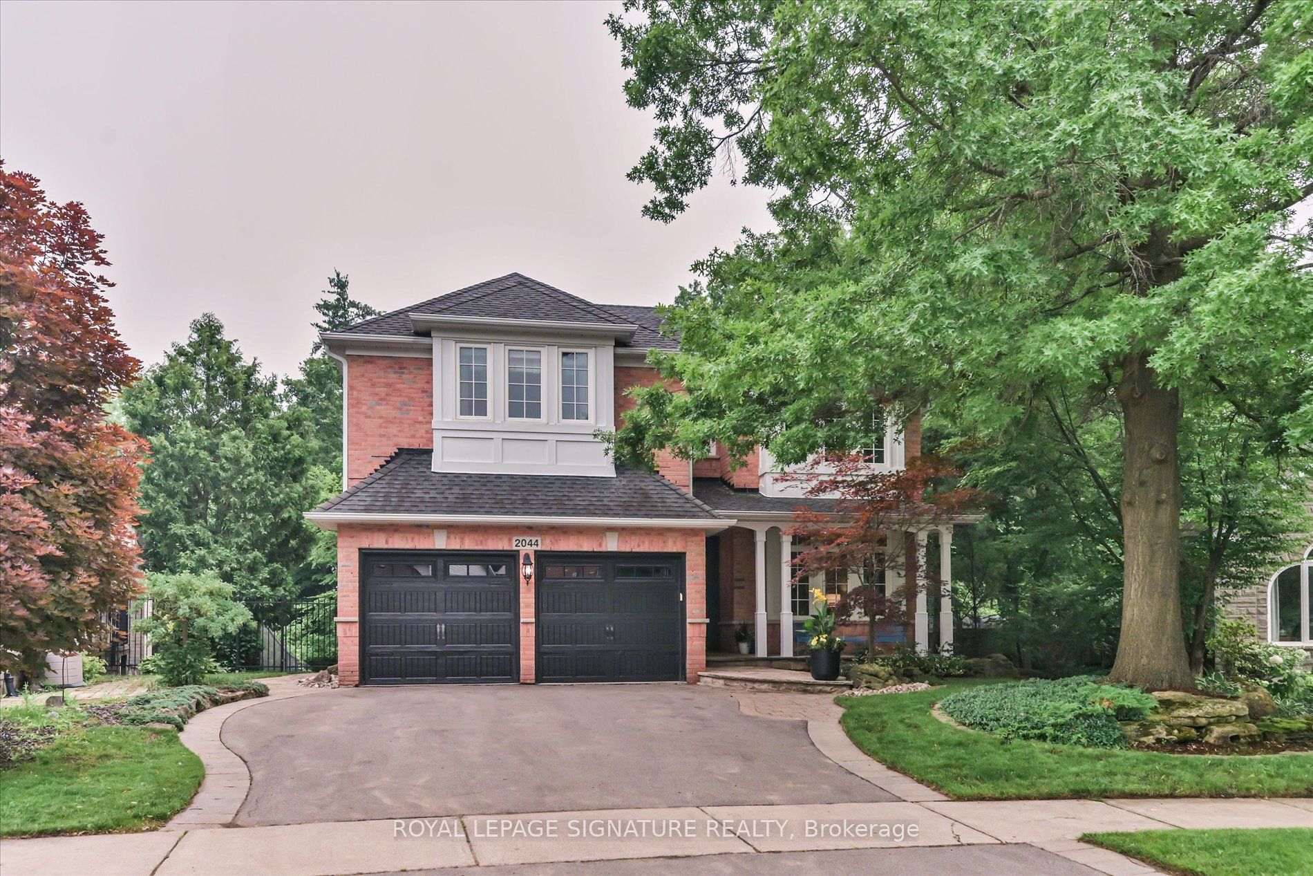 2044 Waterbridge Drive, Burlington, ON L7M 3W2 photo 2
