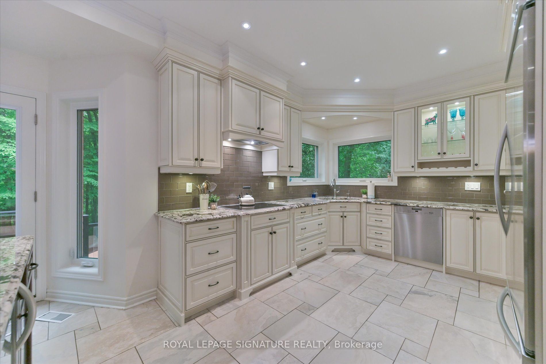2044 Waterbridge Drive, Burlington, ON L7M 3W2 photo 5