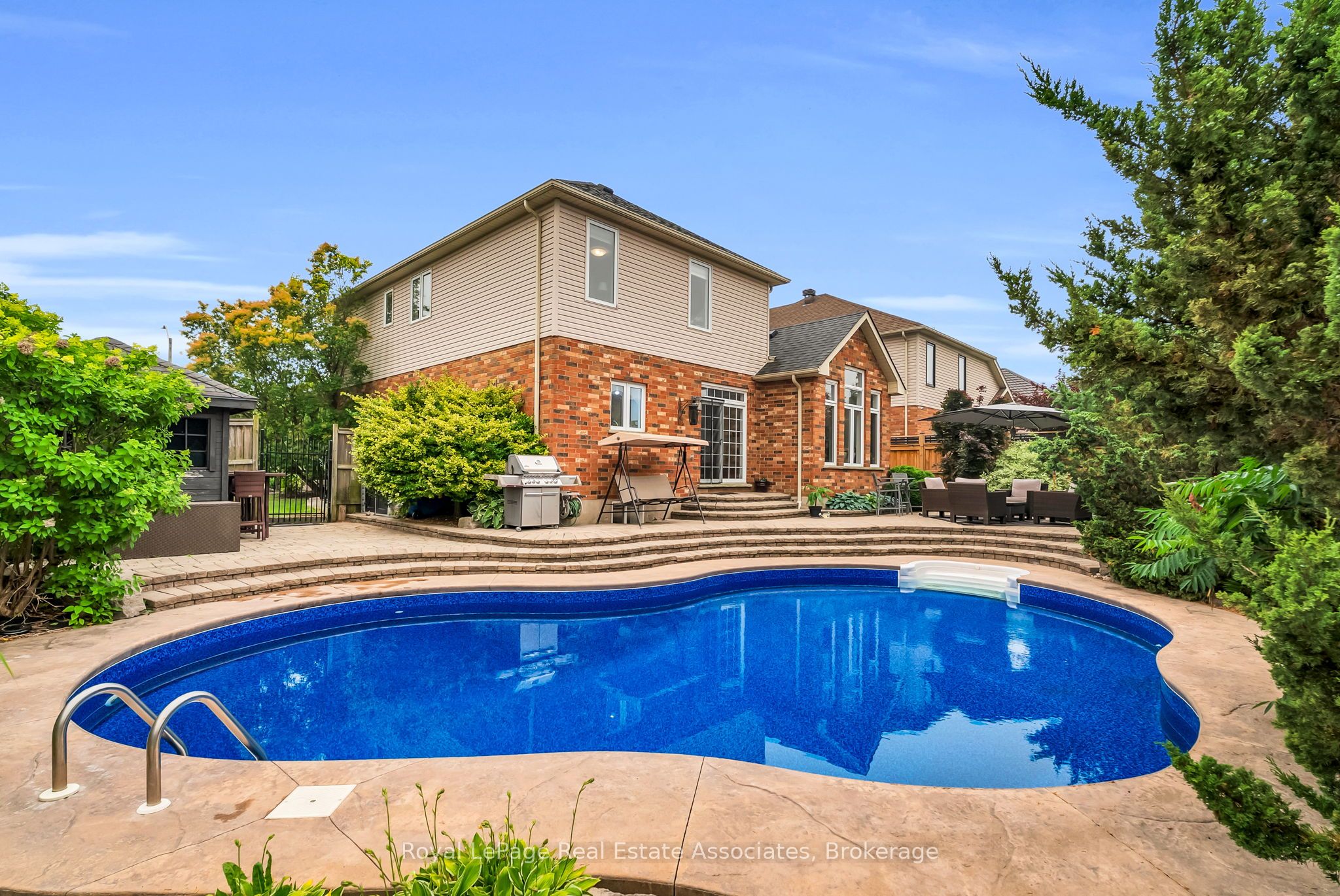 27 Rennie Street, Halton Hills, ON L7J 2Y7 photo 2