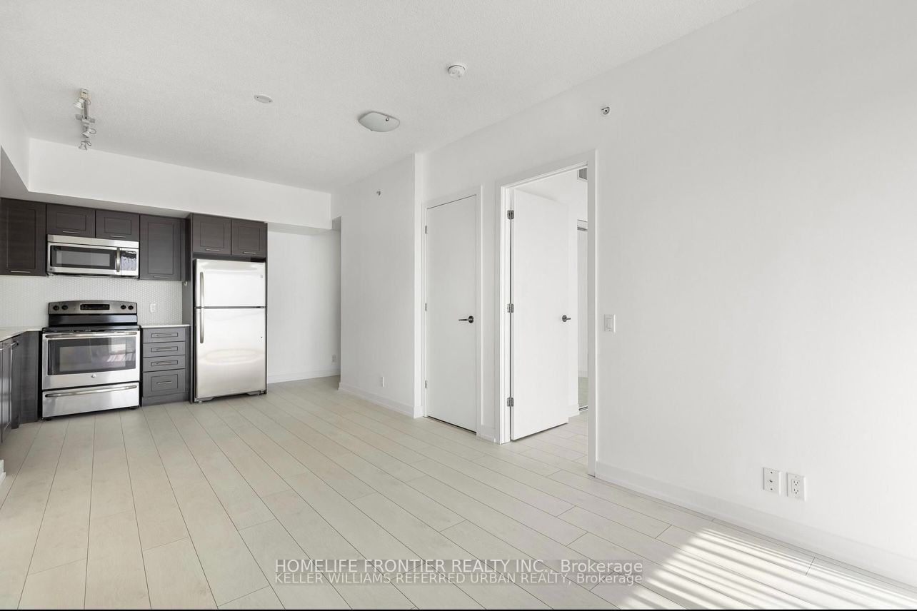 2200 W Lakeshore Boulevard W 3610, Toronto, ON M8V 1A4 photo 5