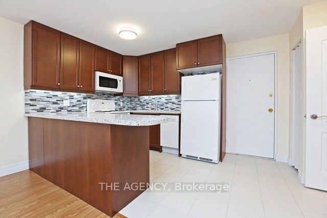 2940 Dundas Street W 5, Toronto, ON M6P 1Y8