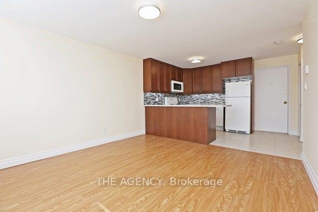 2940 Dundas Street W 5, Toronto, ON M6P 1Y8 photo 3