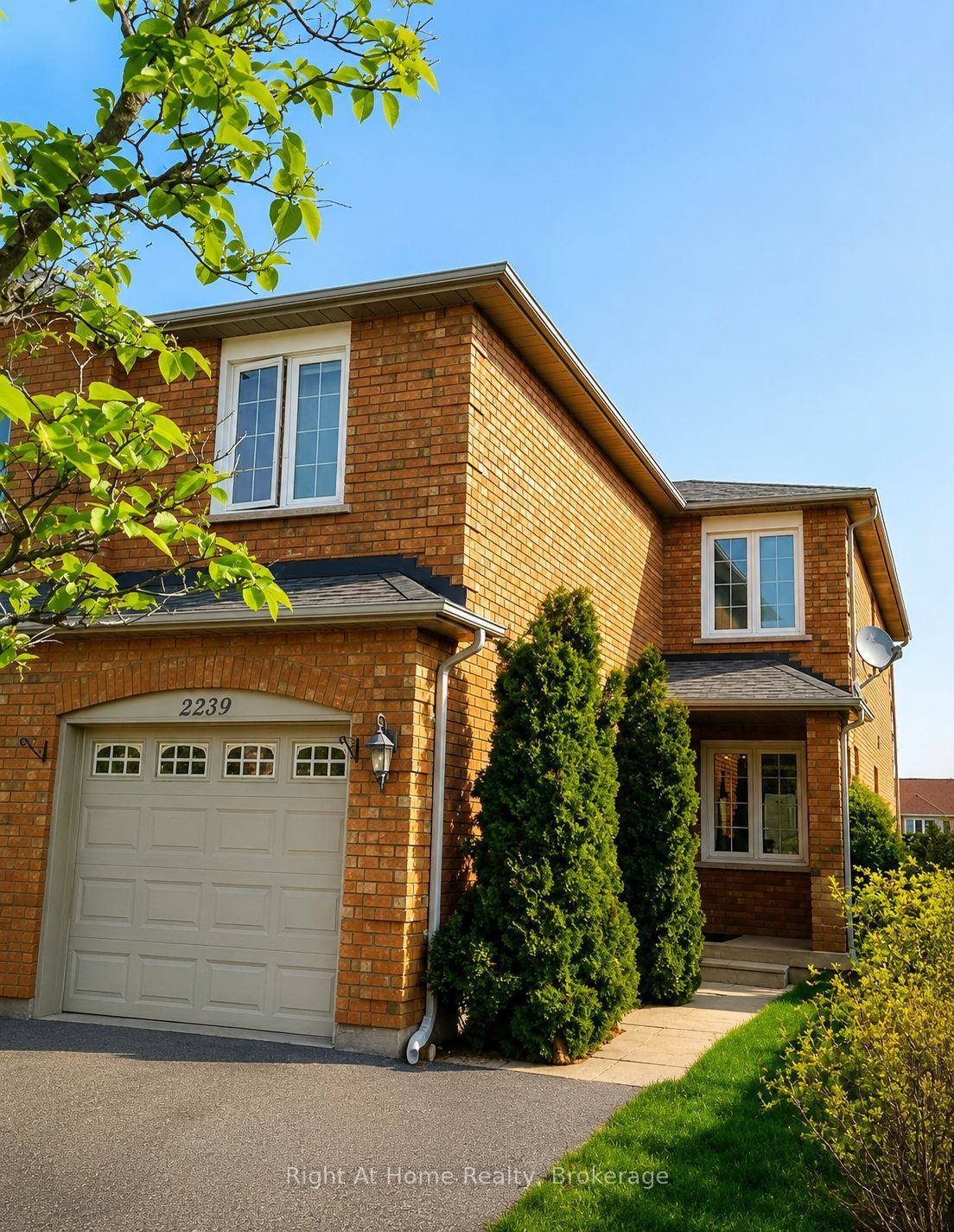 2239 Dale Ridge Drive, Oakville, ON L6M 3L4 photo 2