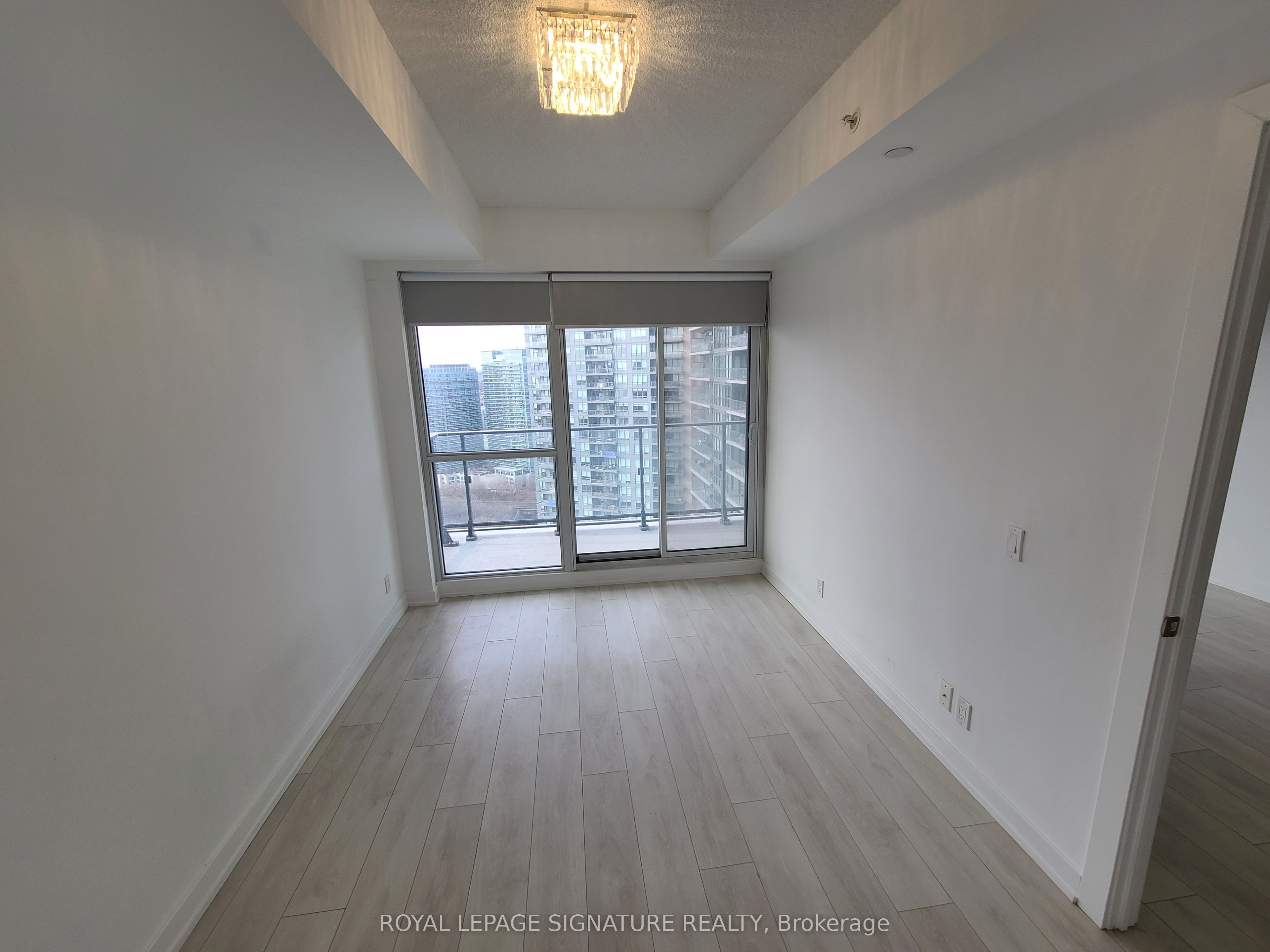 2220 Lake Shore Boulevard W 3203, Toronto, ON M8Y 0C1 photo 4