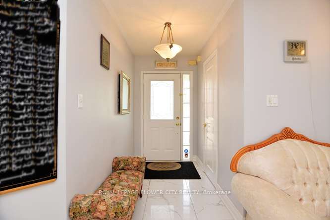 3388 Crimson King Circle, Mississauga, ON L5N 8N1 photo 4