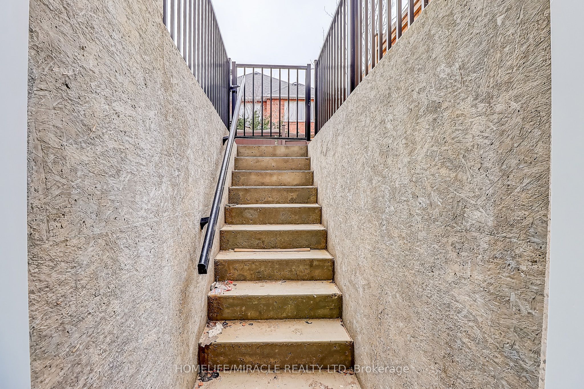 6892 Postmaster Ridge, Mississauga, ON L5W 1C5 photo 2