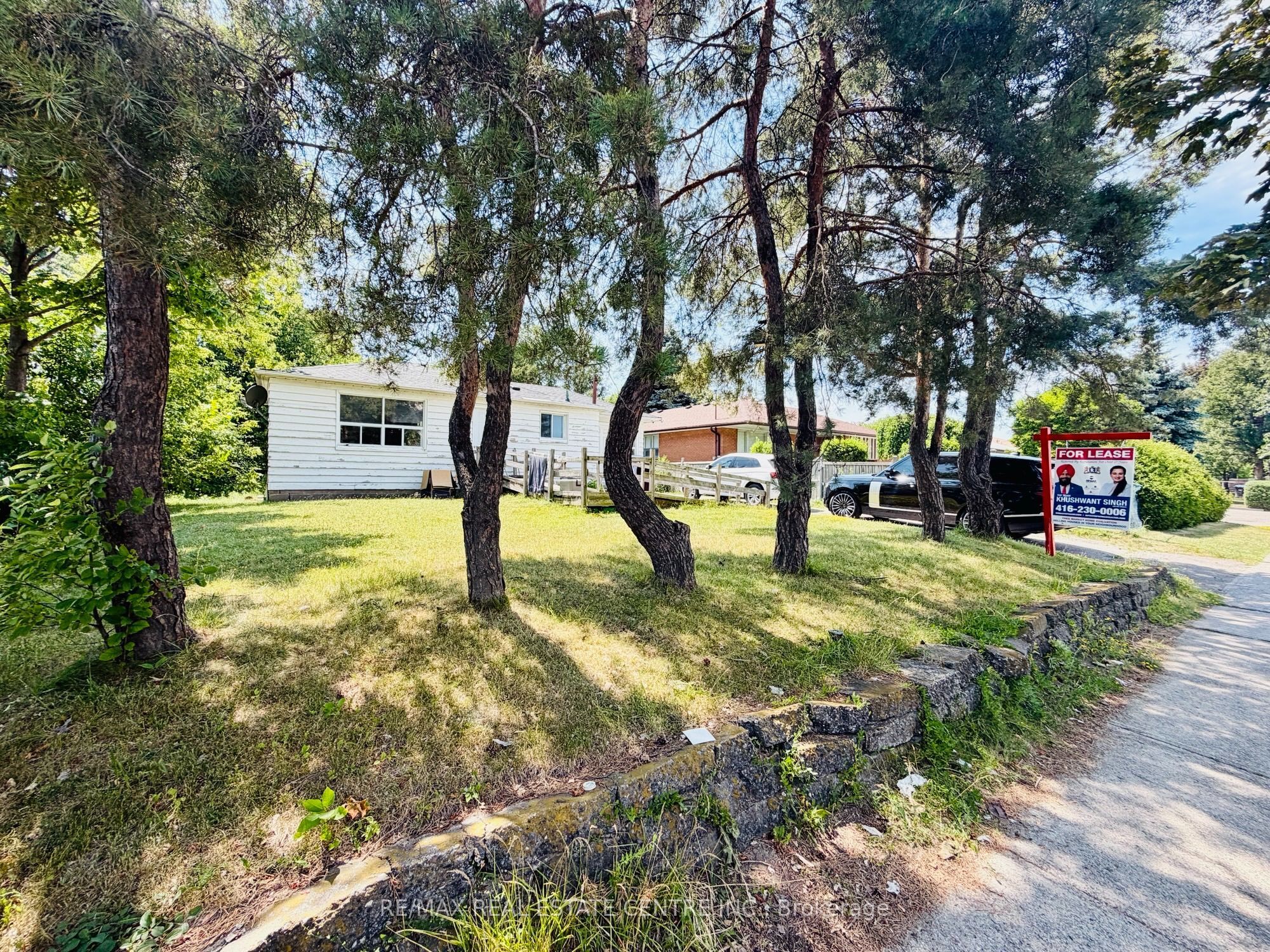 7118 Goreway Drive, Mississauga, ON L4T 2T6 photo 3