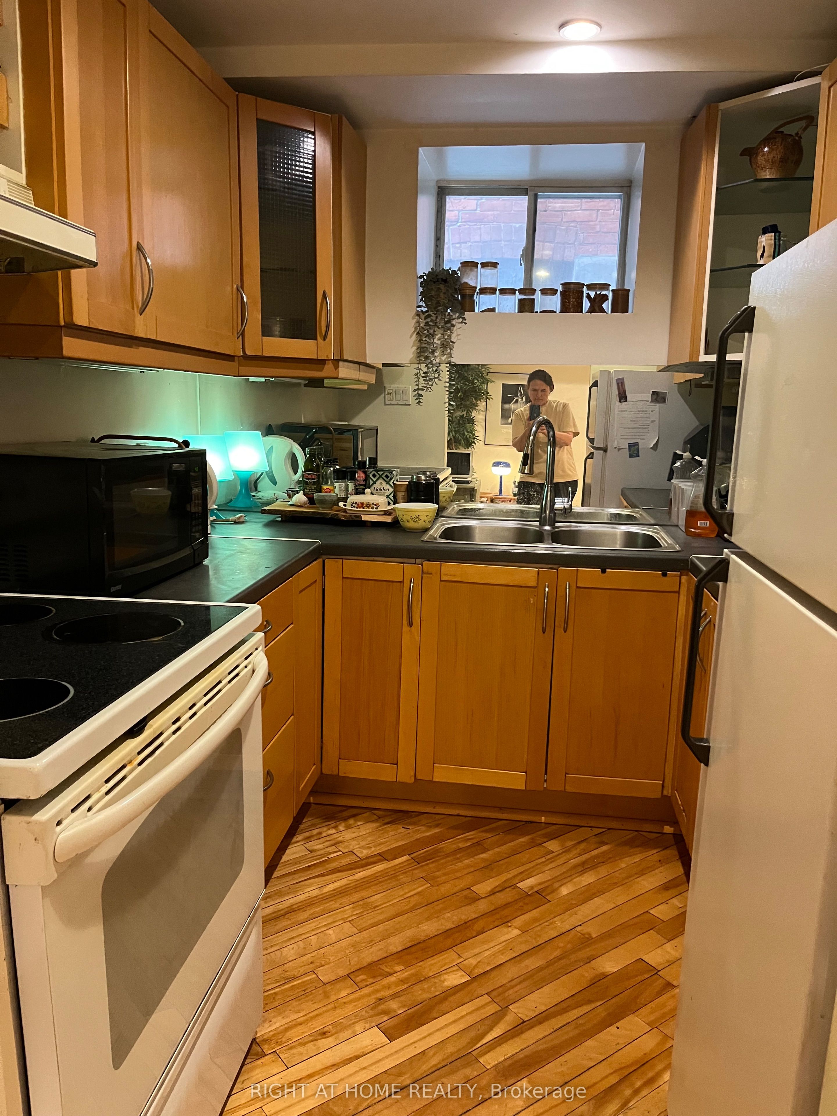 157 Medland Street, Toronto, ON M6P 2N4 photo 2