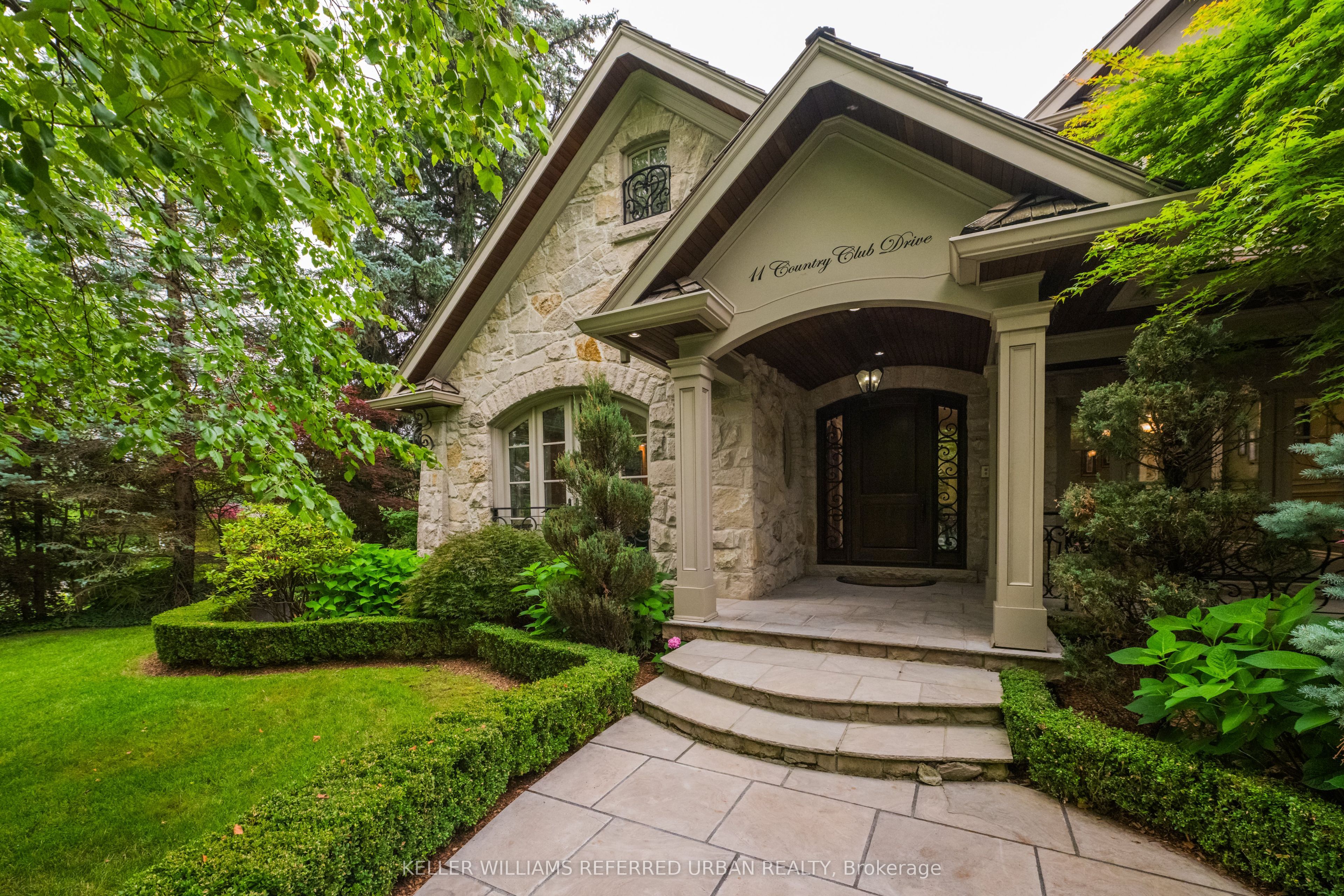 11 Country Club Drive, Toronto, ON M9A 3J3 photo 2