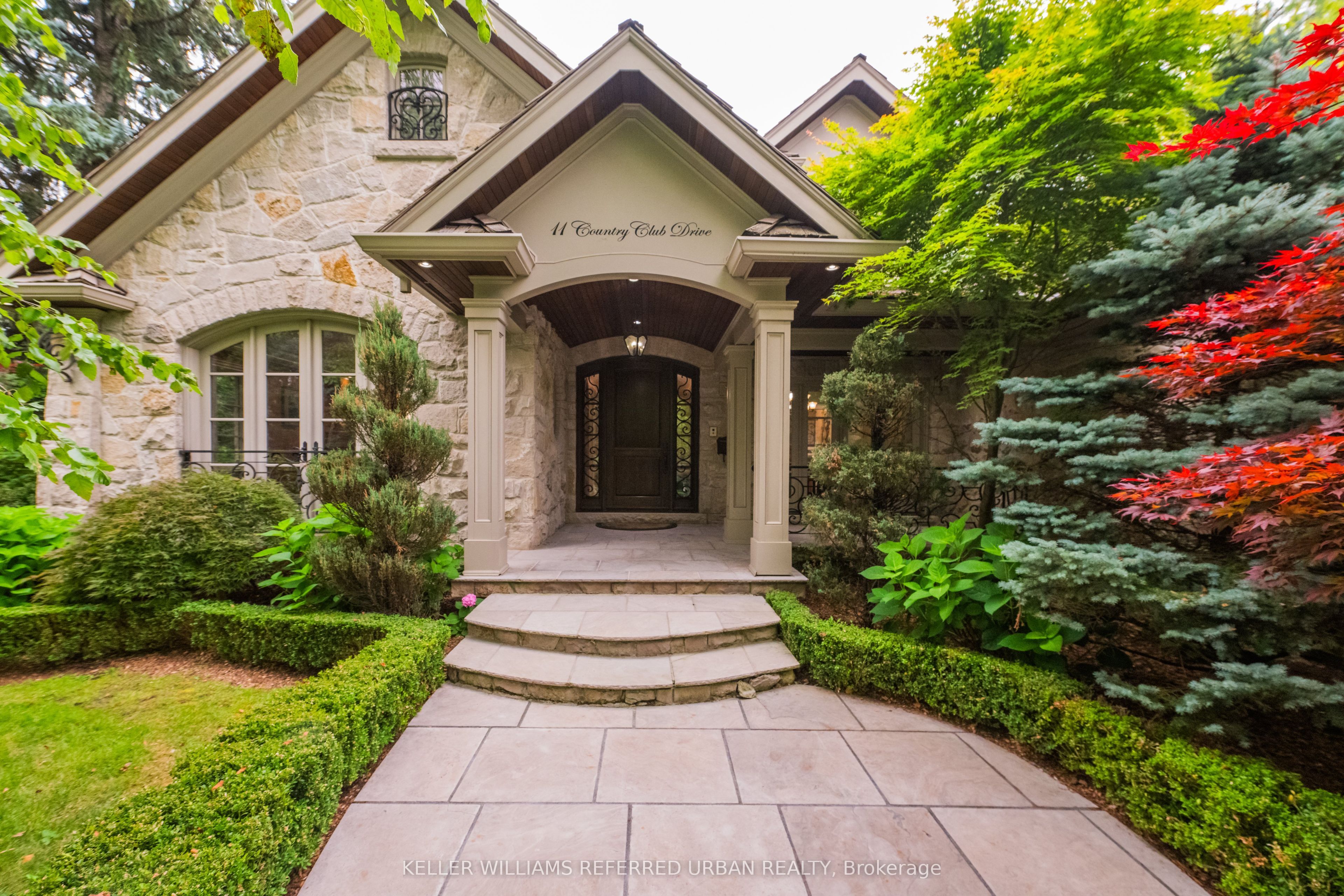 11 Country Club Drive, Toronto, ON M9A 3J3 photo 3