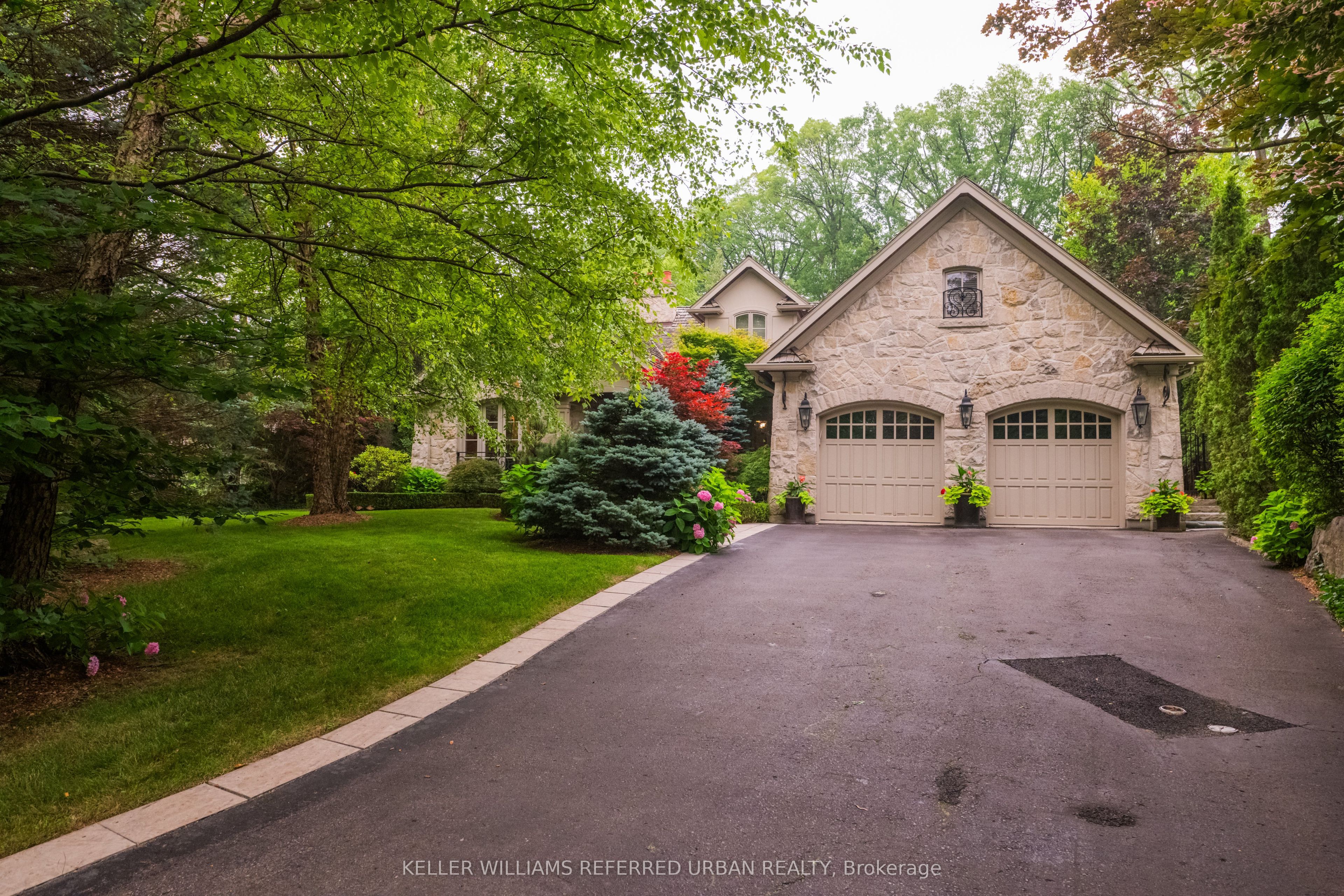 11 Country Club Drive, Toronto, ON M9A 3J3 photo 4