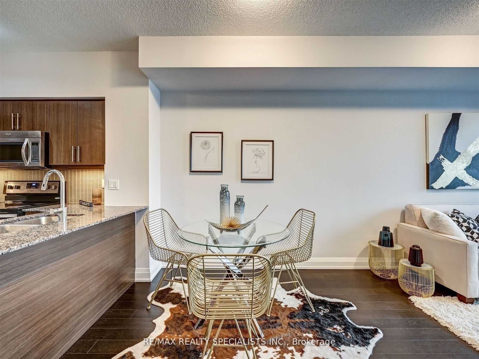 65 SPEERS Road 204, Oakville, ON L6K 3V5 photo 3