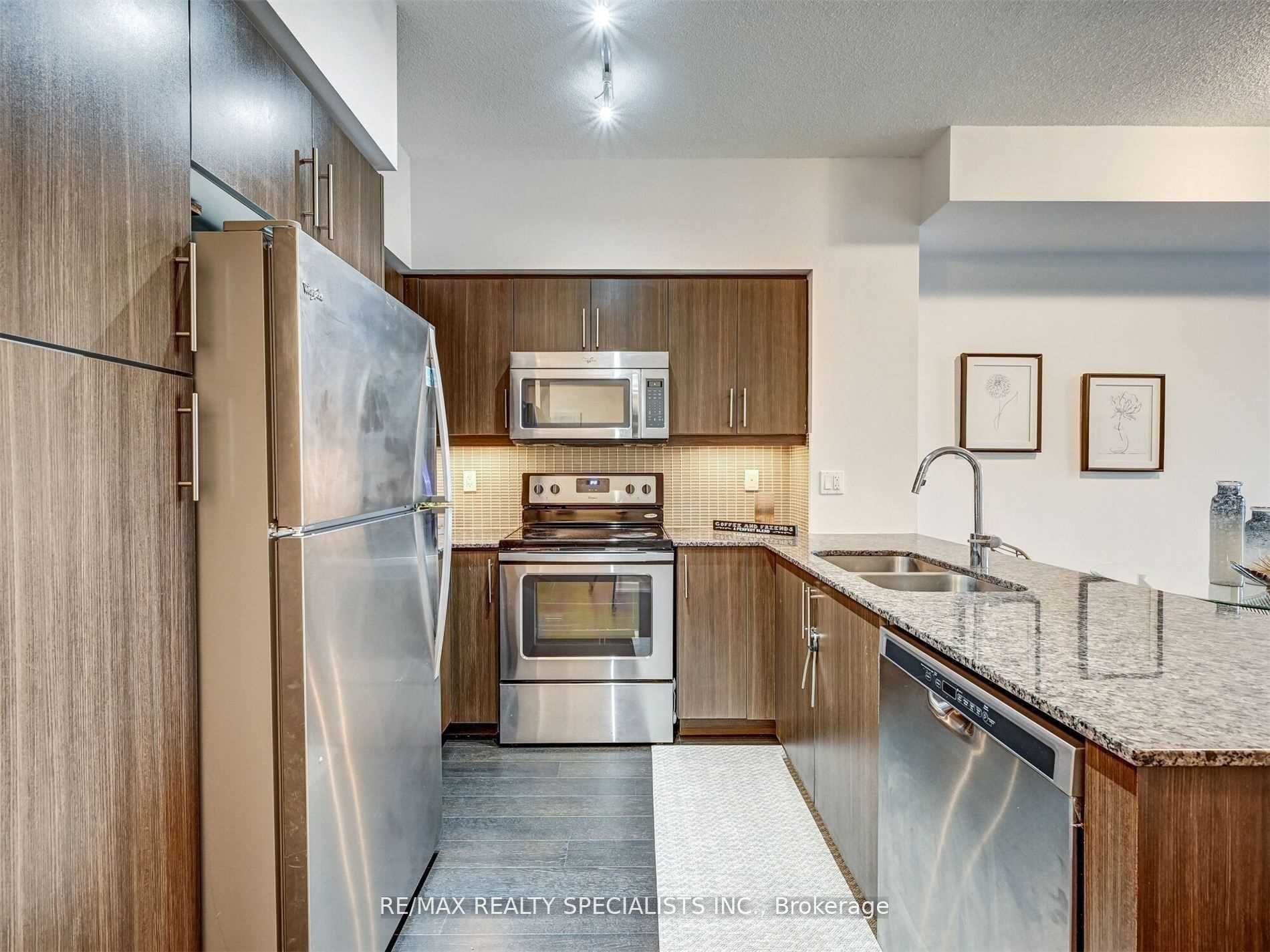 65 SPEERS Road 204, Oakville, ON L6K 3V5 photo 5